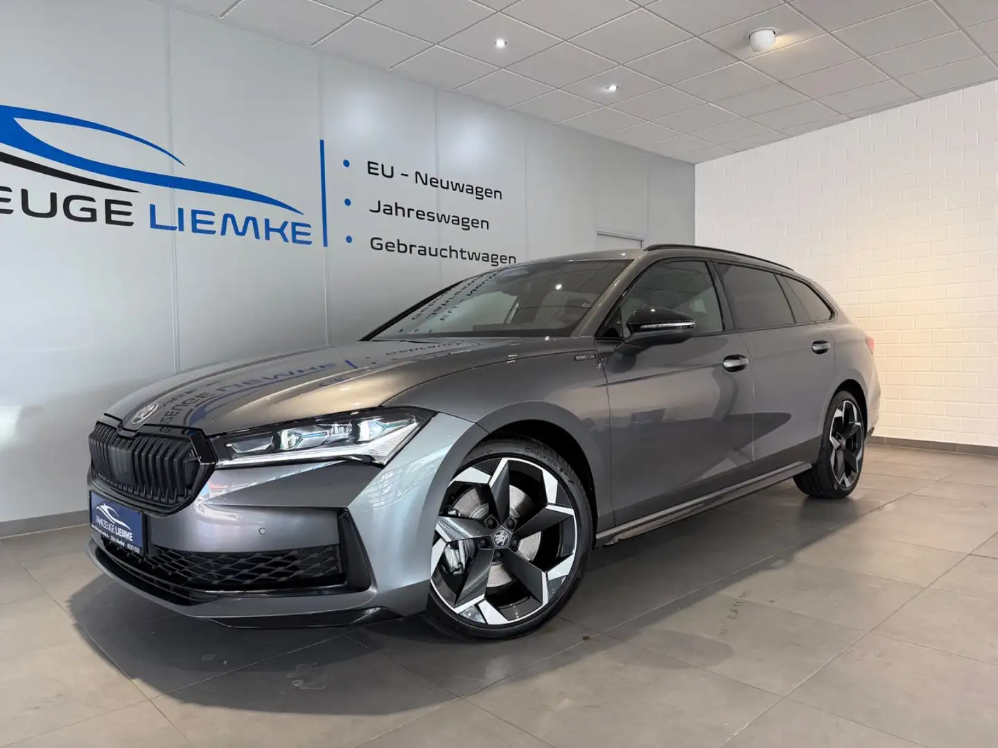 Skoda Superb NEW Superb Combi 2.0 TSI 4x4 Sportline+AHK+DCC+ Grau - 1