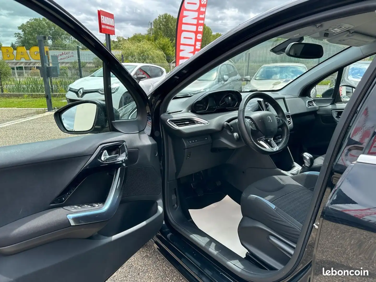 Peugeot 208 1.6 Hdi 92Ch Business Pack 5P Noir - 2