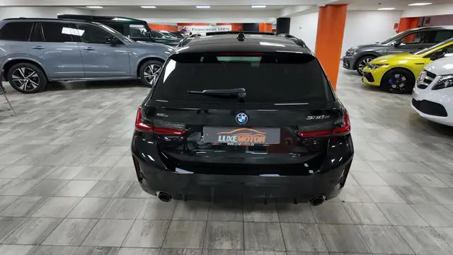 BMW 3 Series view 5