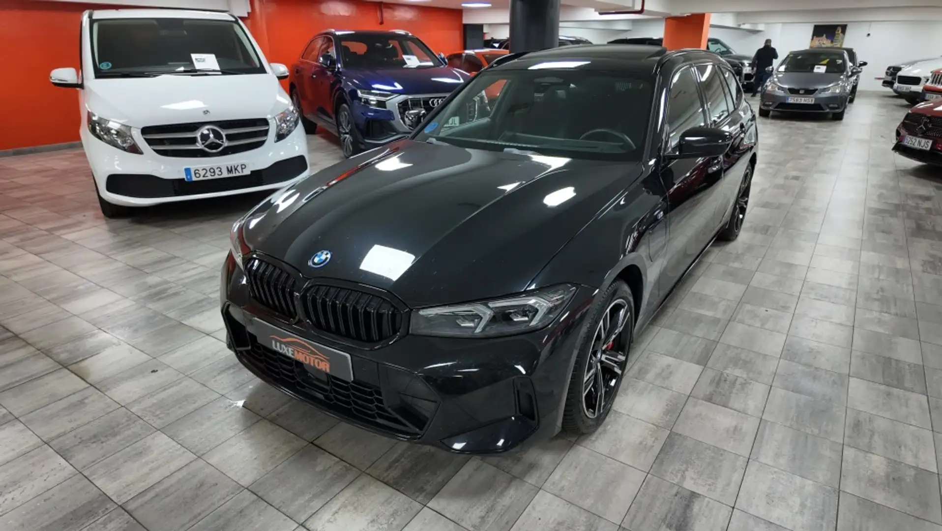 BMW 330 330e xDrive Touring M Sport Negro - 1