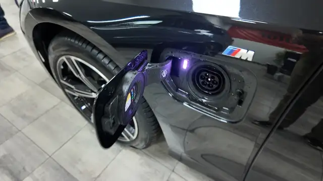 BMW 3 Series view 14