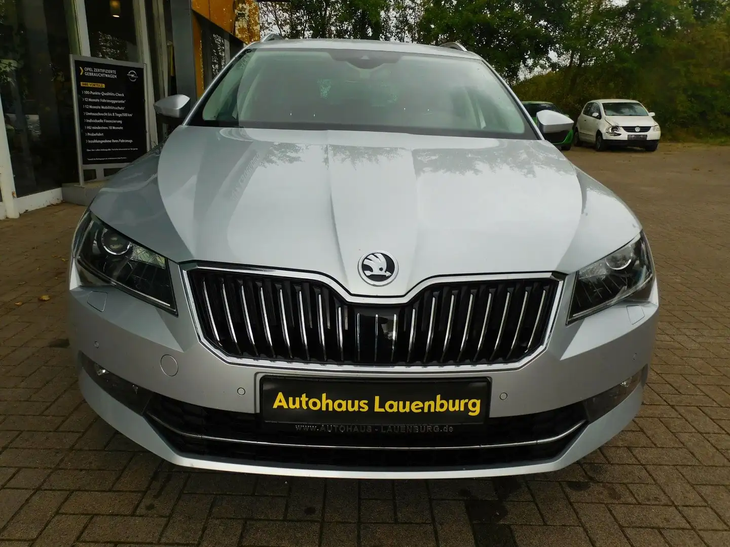 Skoda Superb Combi+LEDER+SHZ+AHK+STANDHEIZUNG Silber - 2