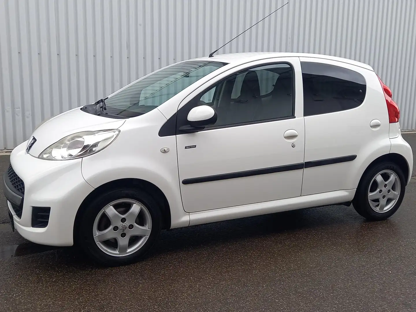 Peugeot 107 Sportium Weiß - 1