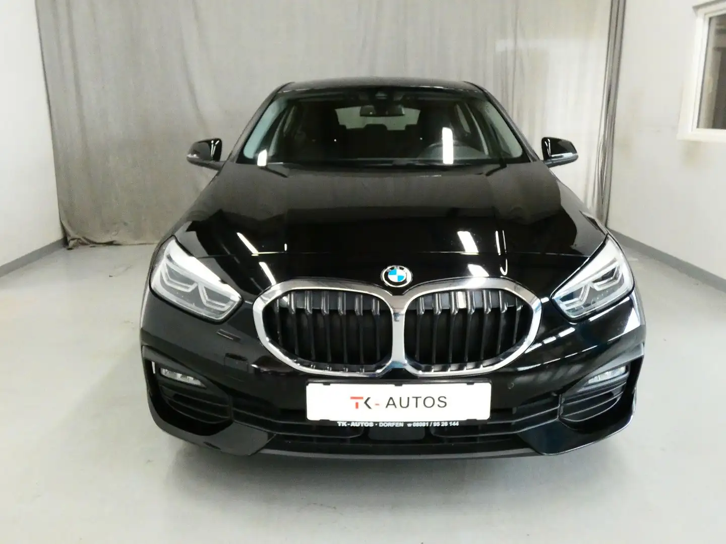 BMW 116 d Advantage Aut.,1.Hand,Navi,LED,Tempo,S-Heft Schwarz - 2