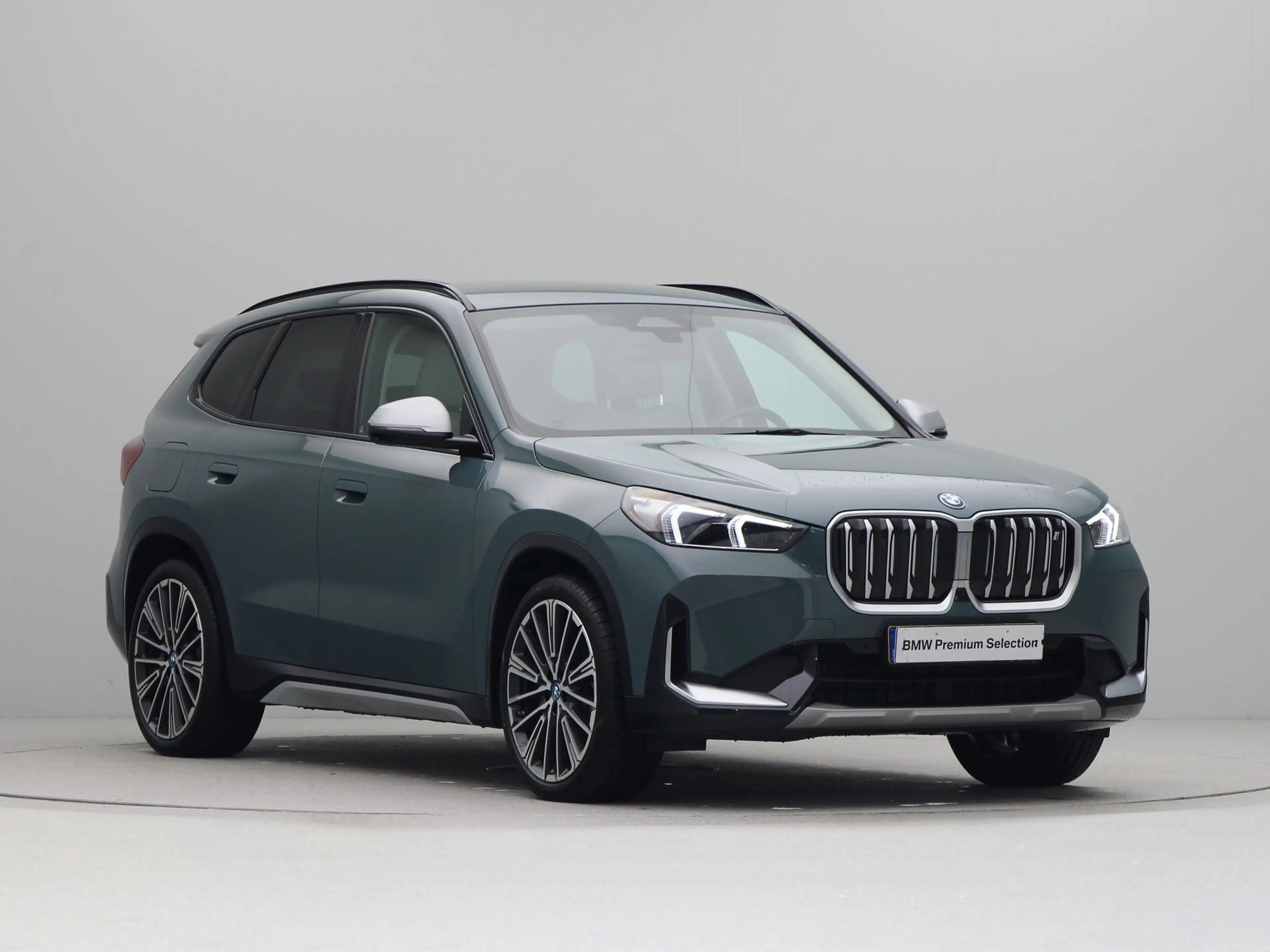BMW iX1 xDrive30 Launch Edition 67 kWh xLine SoH 100% — photo 6