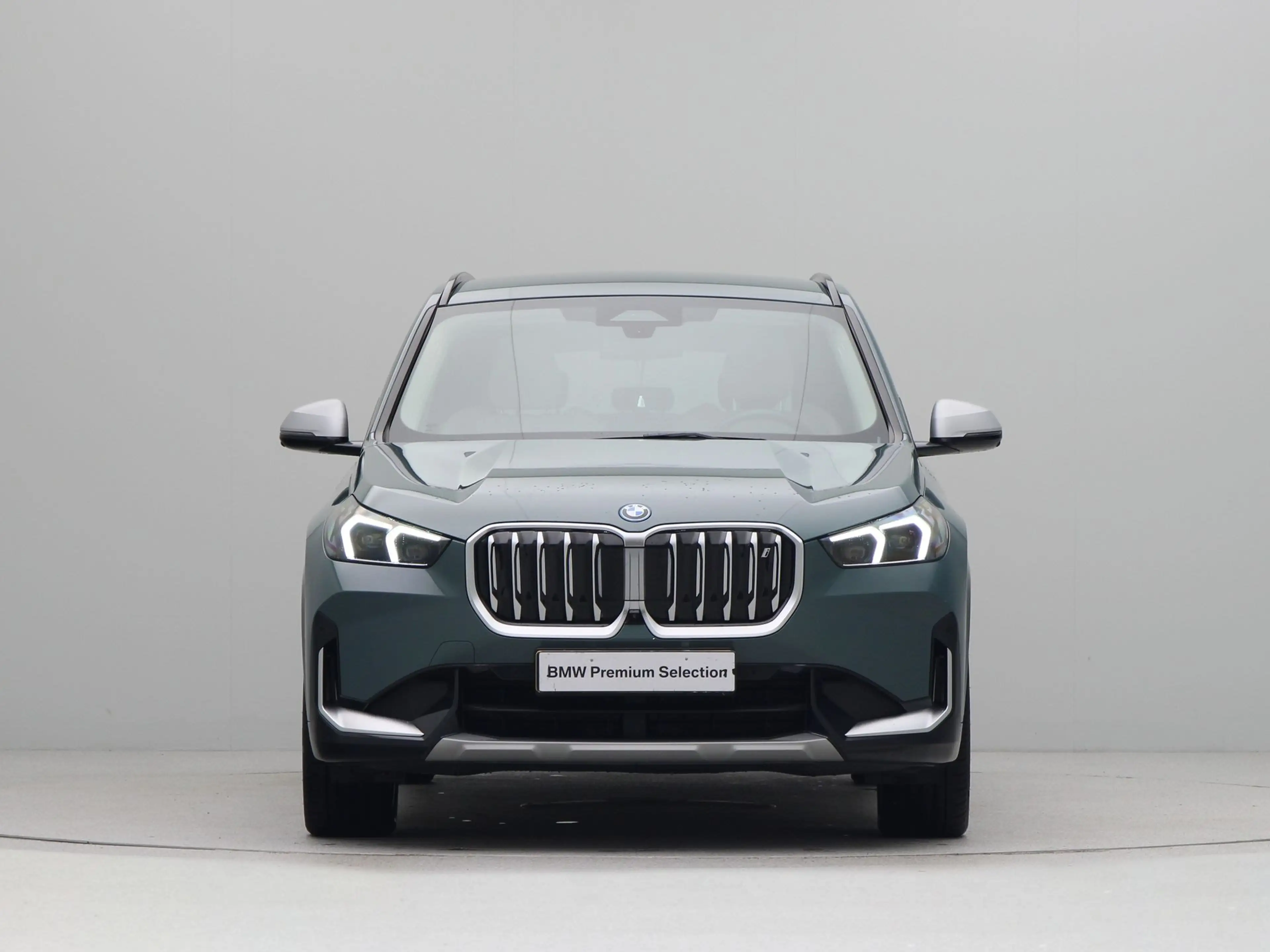 BMW iX1 xDrive30 Launch Edition 67 kWh xLine SoH 100% — photo 5