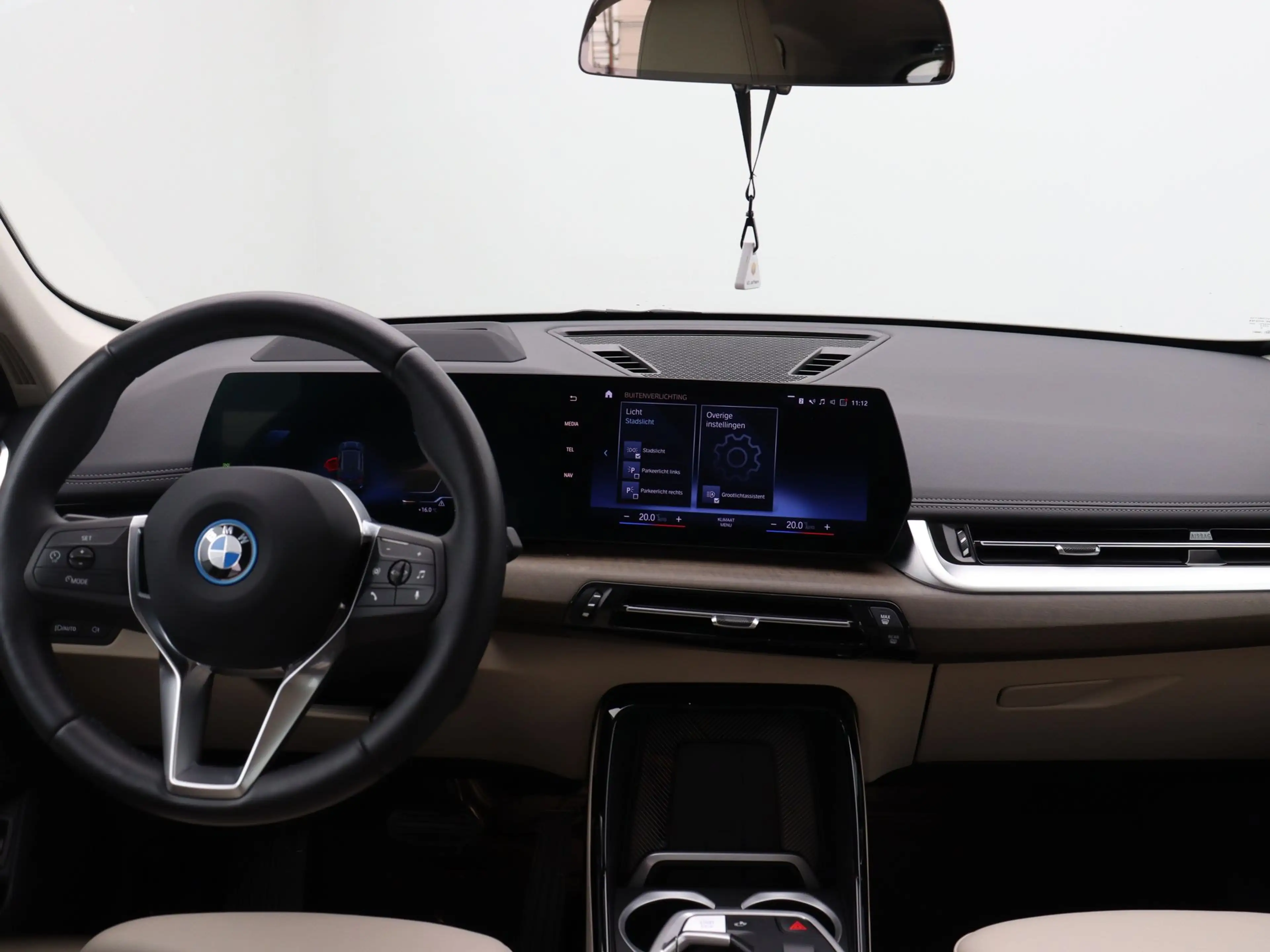 BMW iX1 xDrive30 Launch Edition 67 kWh xLine SoH 100% — photo 12