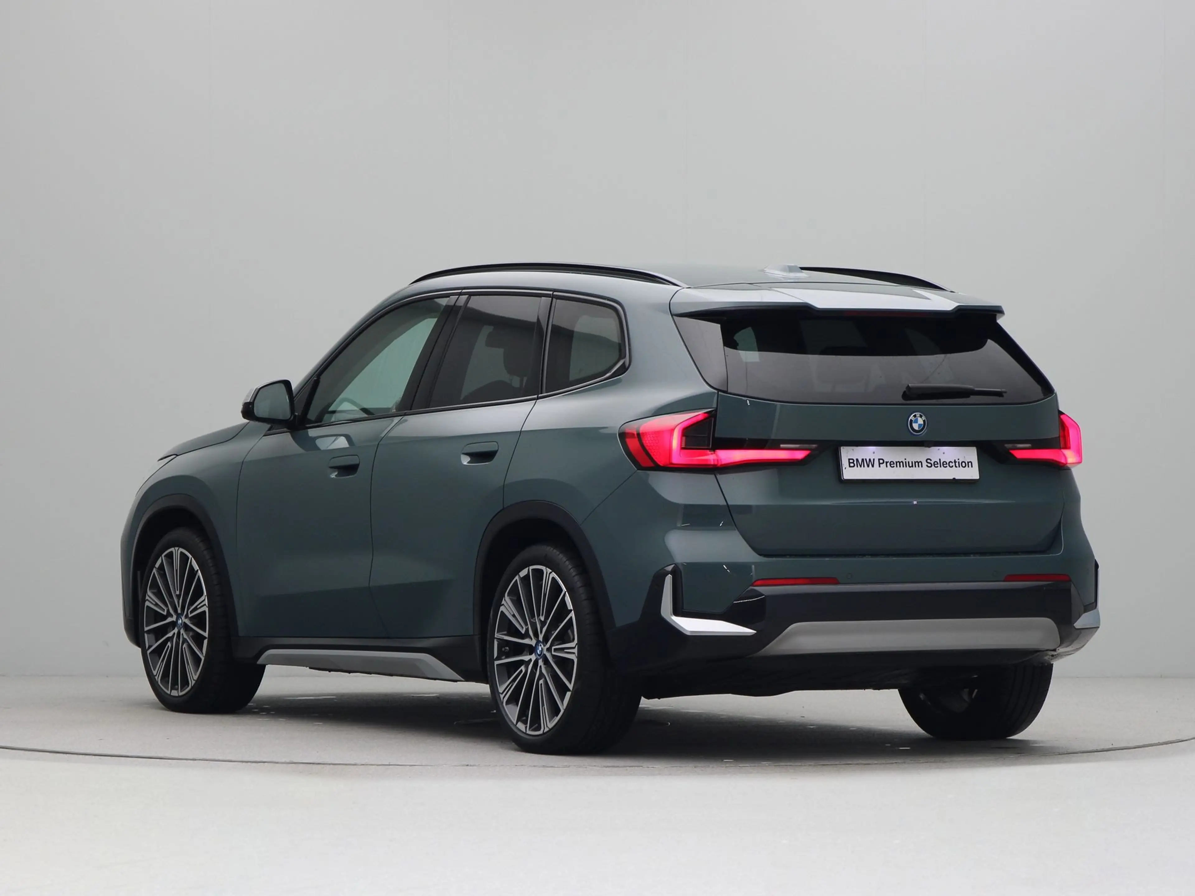 BMW iX1 xDrive30 Launch Edition 67 kWh xLine SoH 100% — photo 10