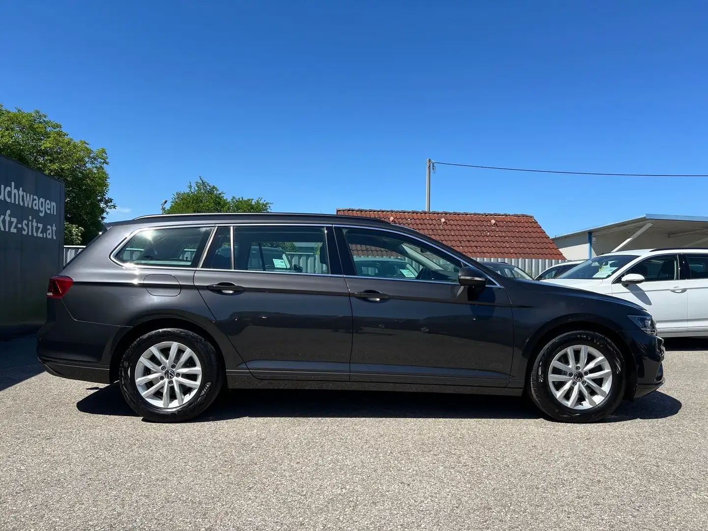 Volkswagen Passat Variant Business 2,0 SCR TDI DSG | AHK Grau - 2
