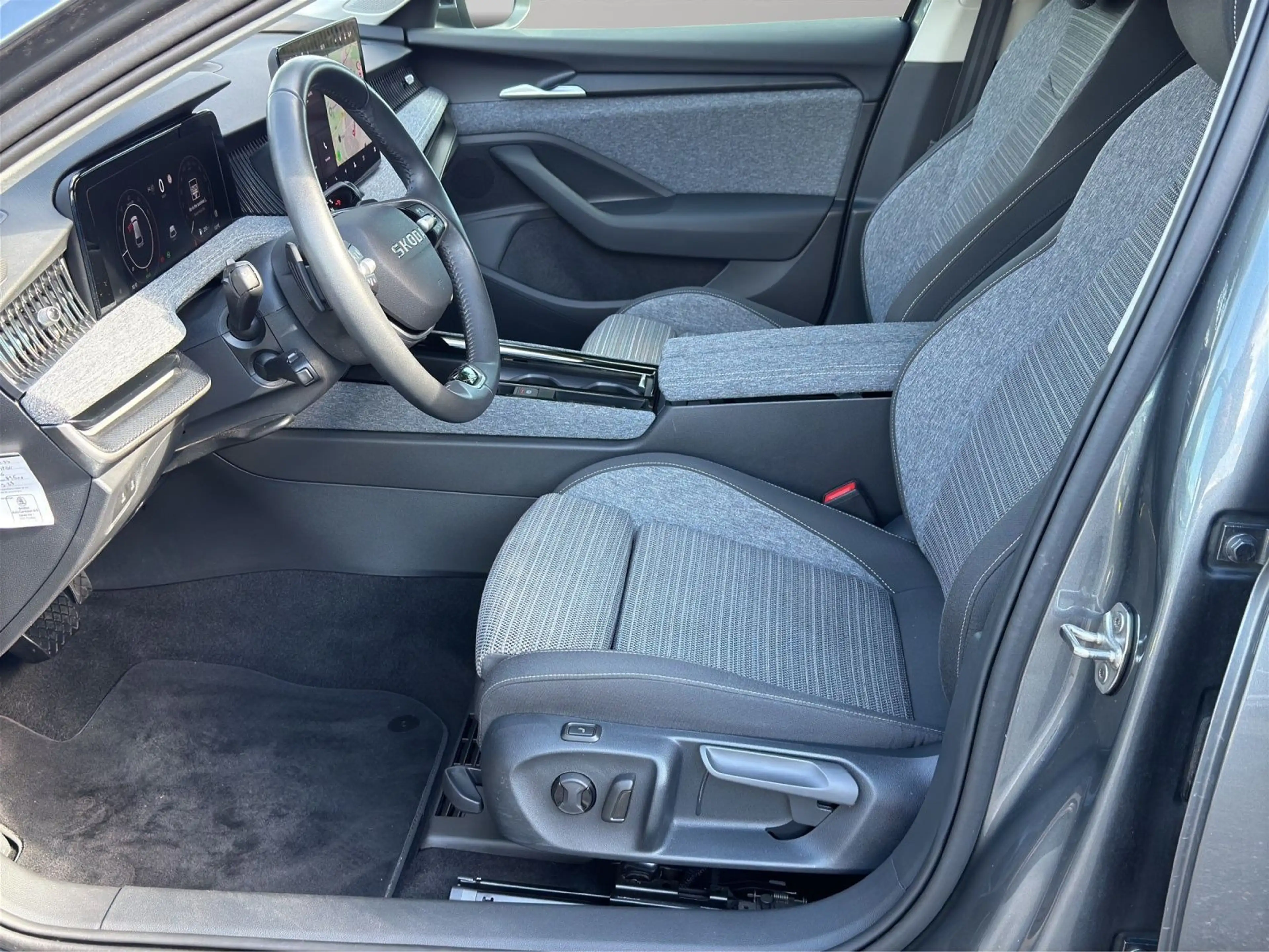 Skoda Superb Combi 1.5 TSI mHEV DSG Selection AHK+NAVI — photo 9