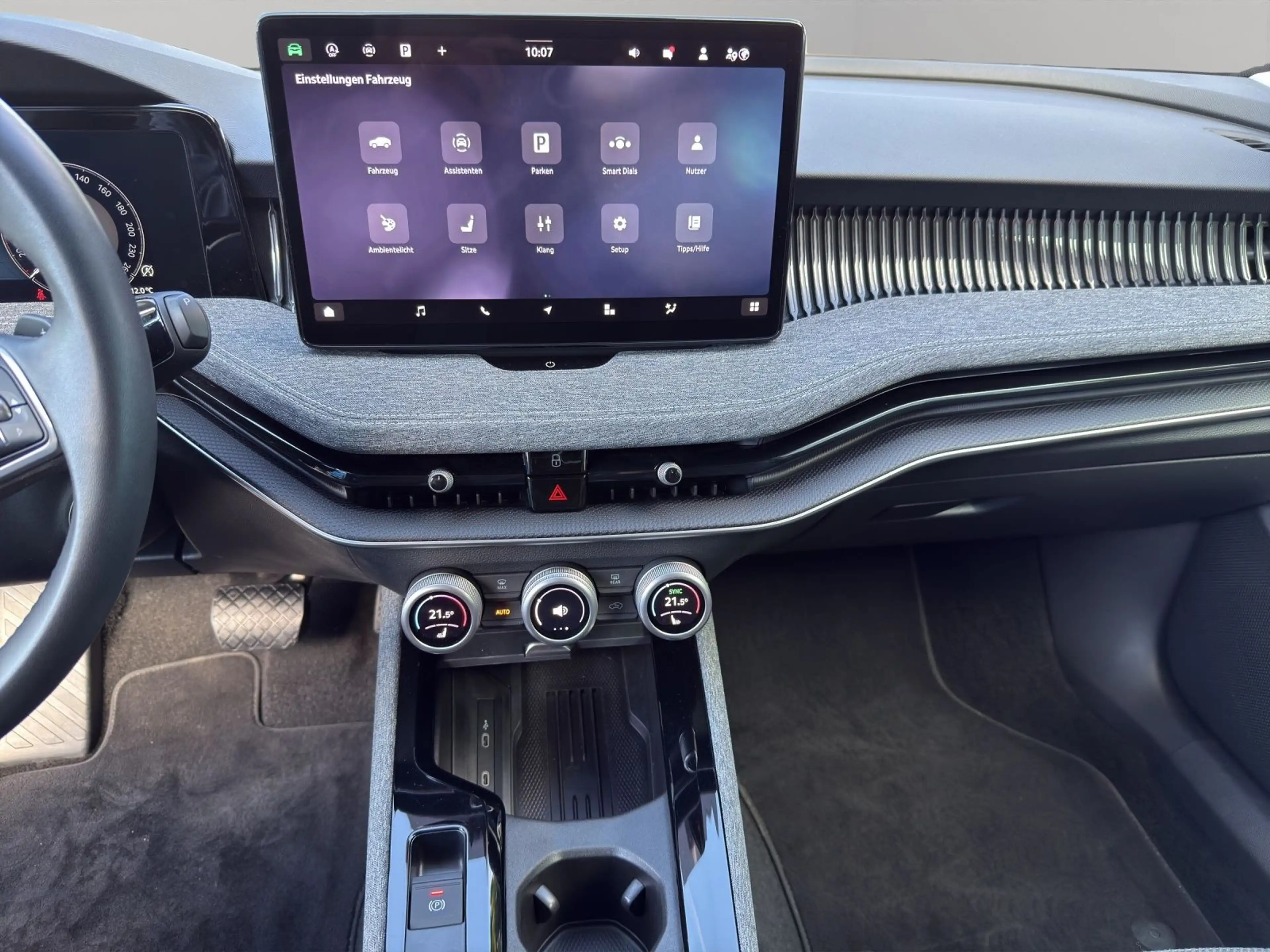 Skoda Superb Combi 1.5 TSI mHEV DSG Selection AHK+NAVI — photo 12