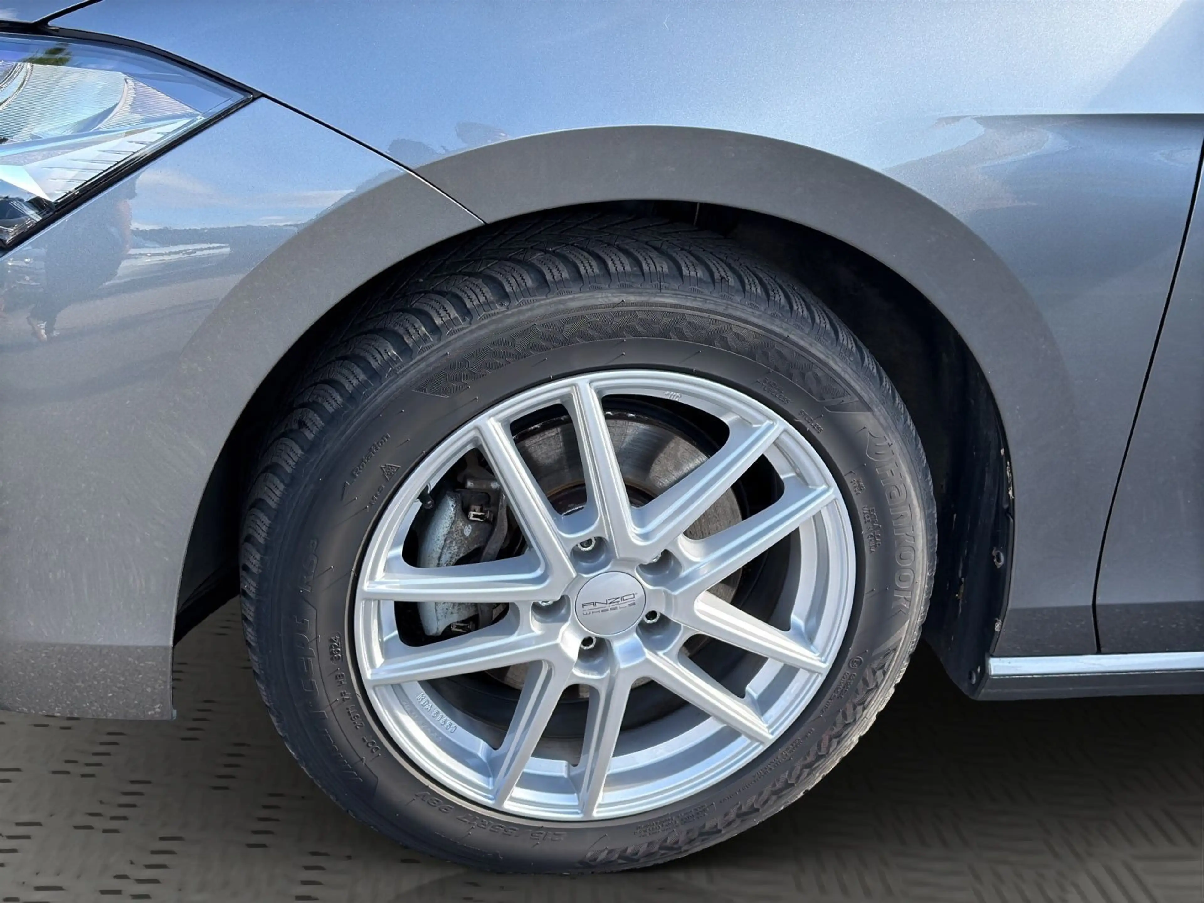 Skoda Superb Combi 1.5 TSI mHEV DSG Selection AHK+NAVI — photo 8