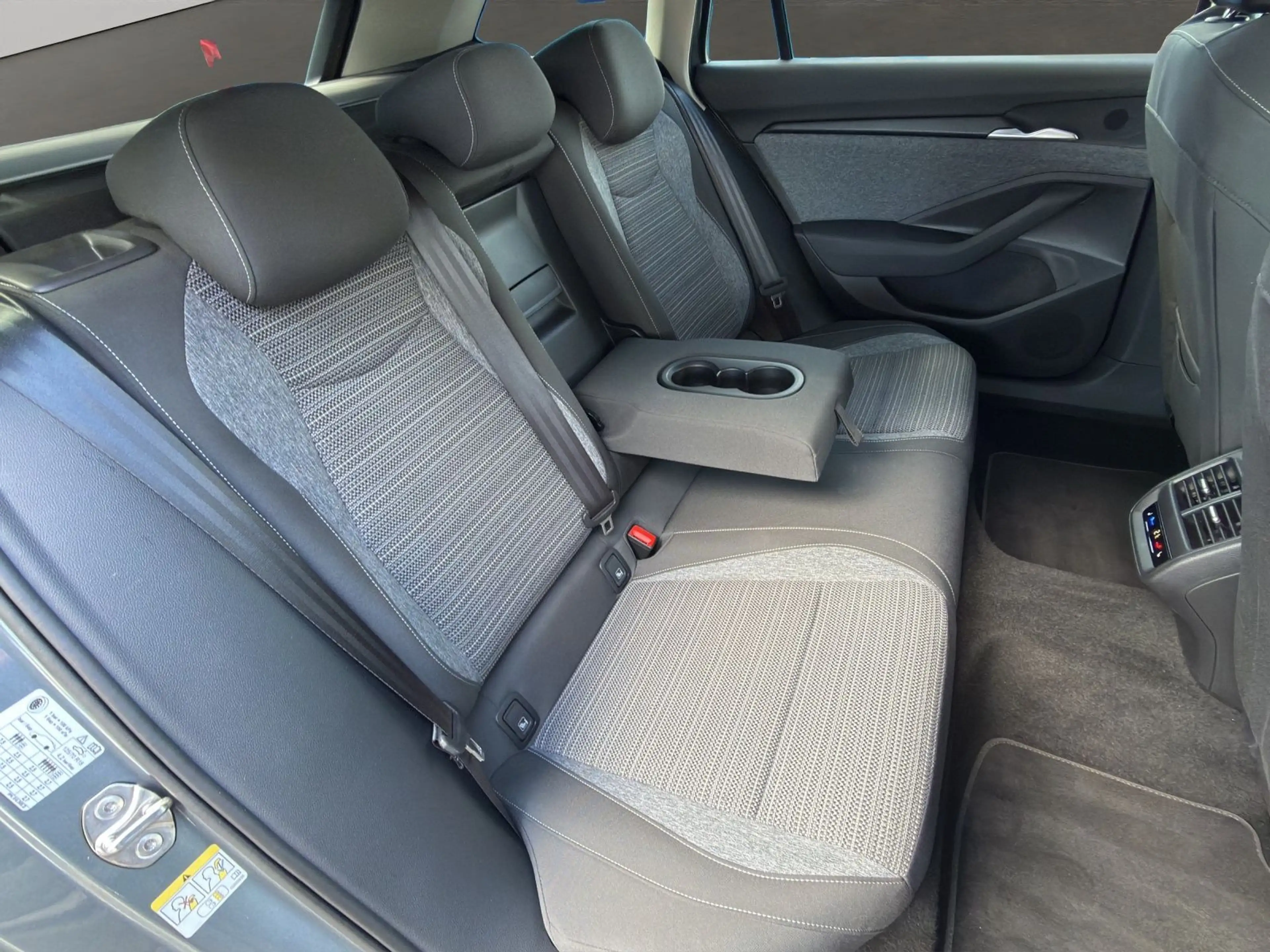 Skoda Superb Combi 1.5 TSI mHEV DSG Selection AHK+NAVI — photo 15