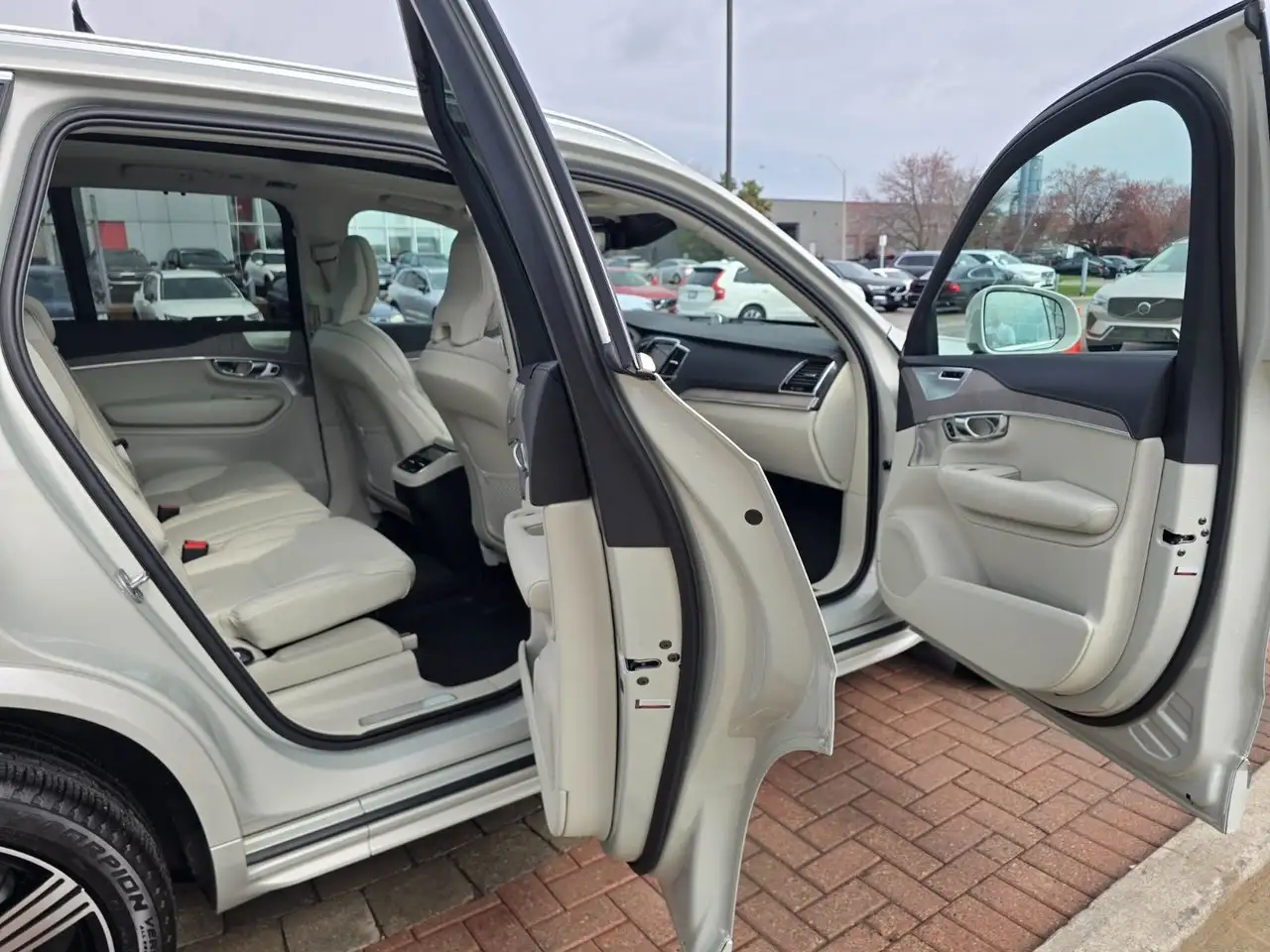 Volvo XC90 снимка Volvo XC90
