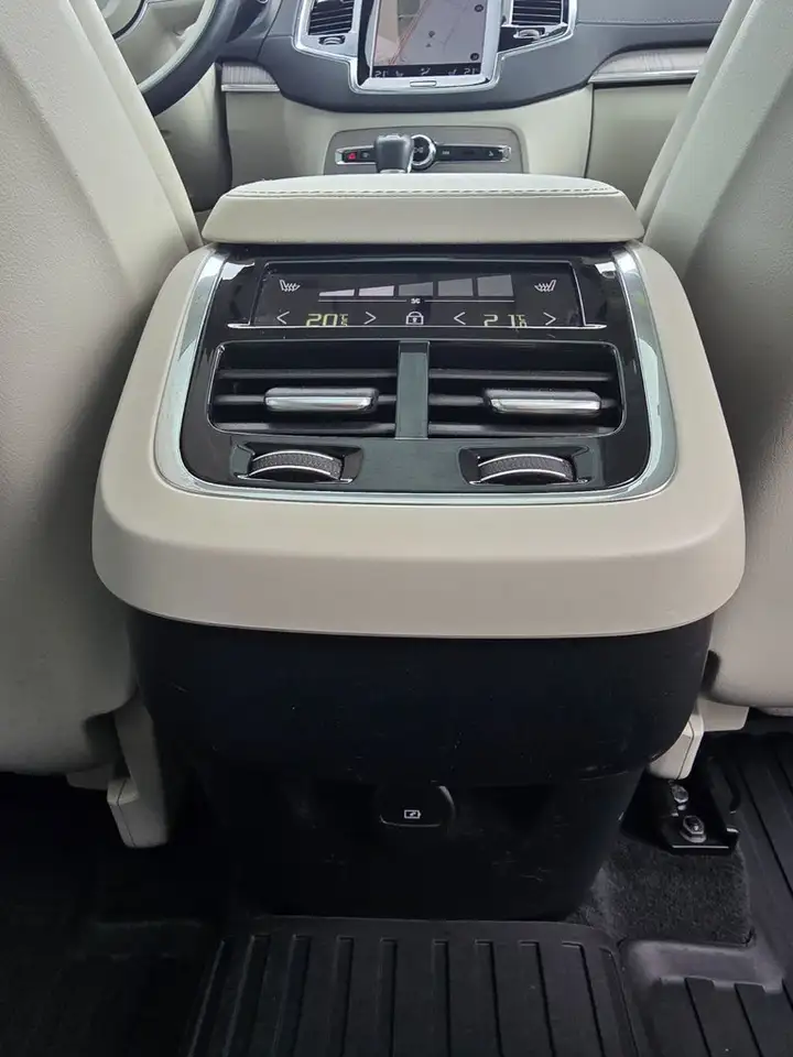 Volvo XC90 снимка Volvo XC90