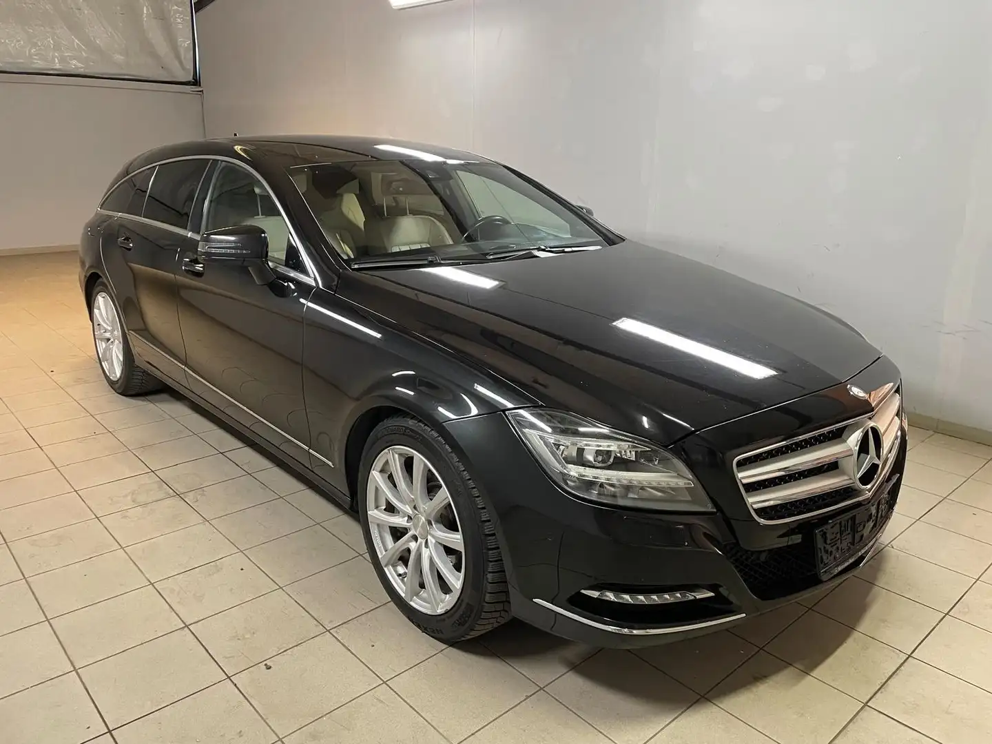 Mercedes-Benz CLS 350 4 Matik Noir - 2