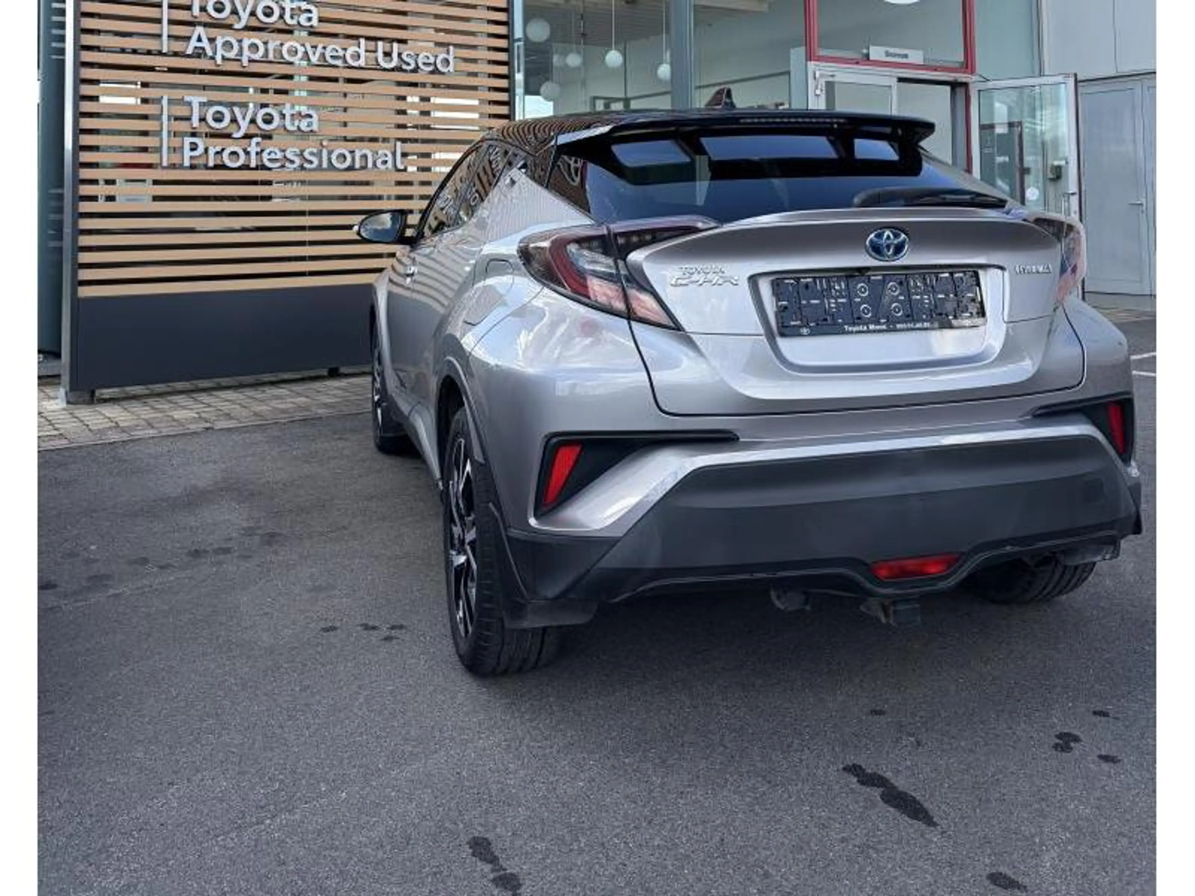 Toyota C-HR C-ULT — photo 4