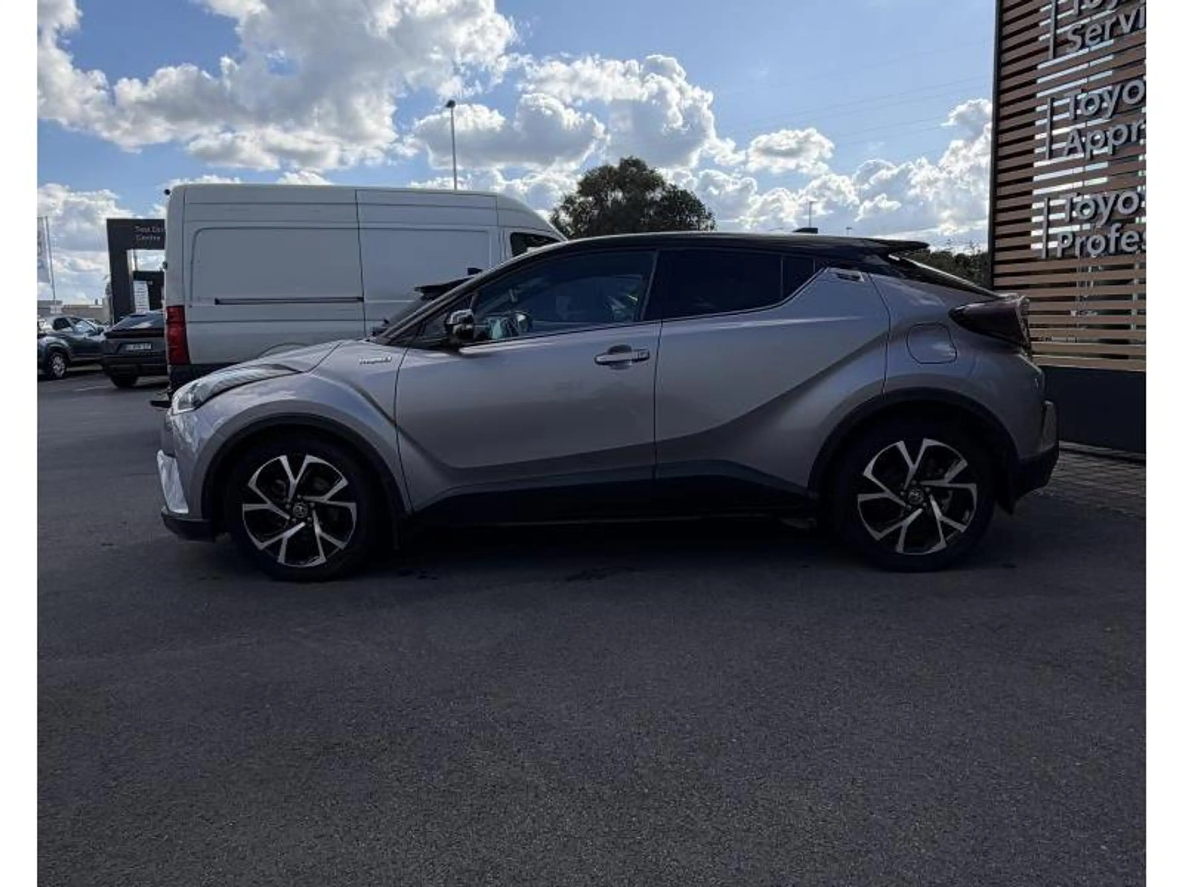 Toyota C-HR C-ULT — photo 3