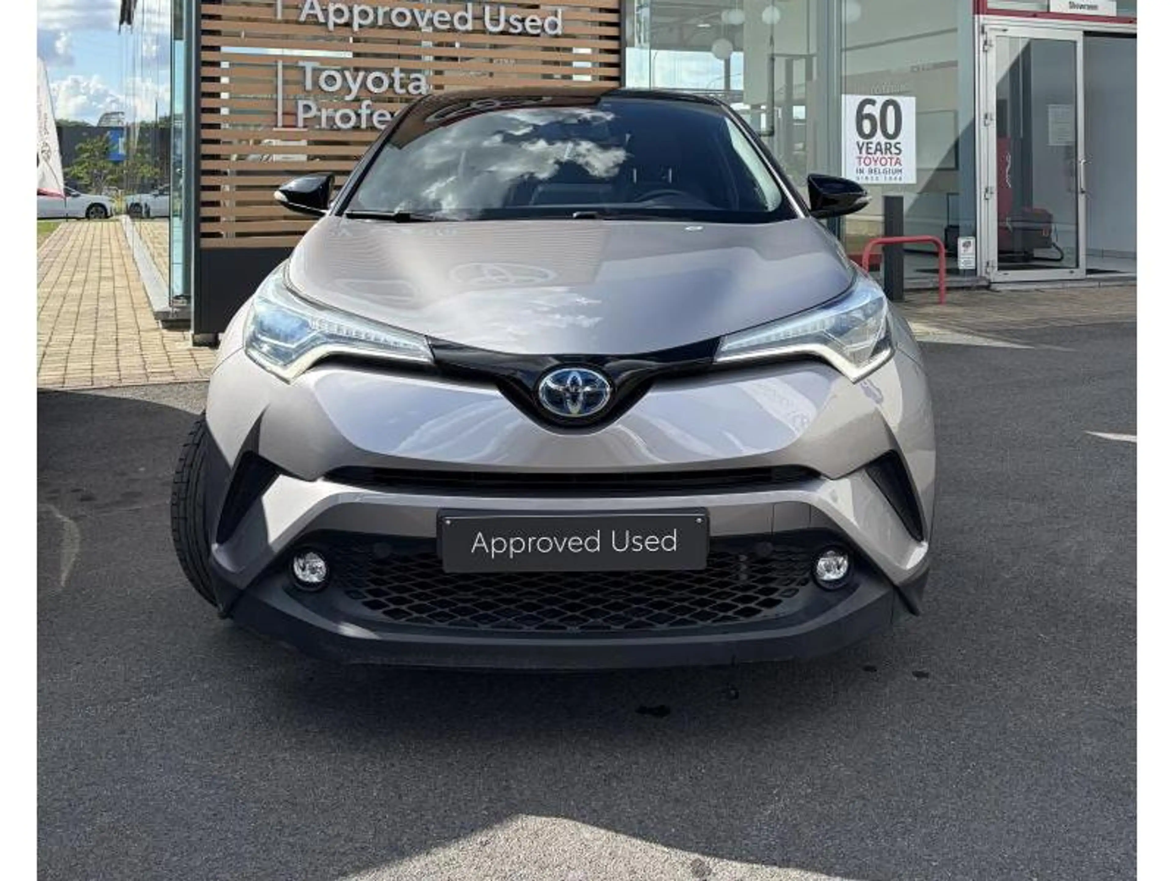 Toyota C-HR C-ULT — photo 10