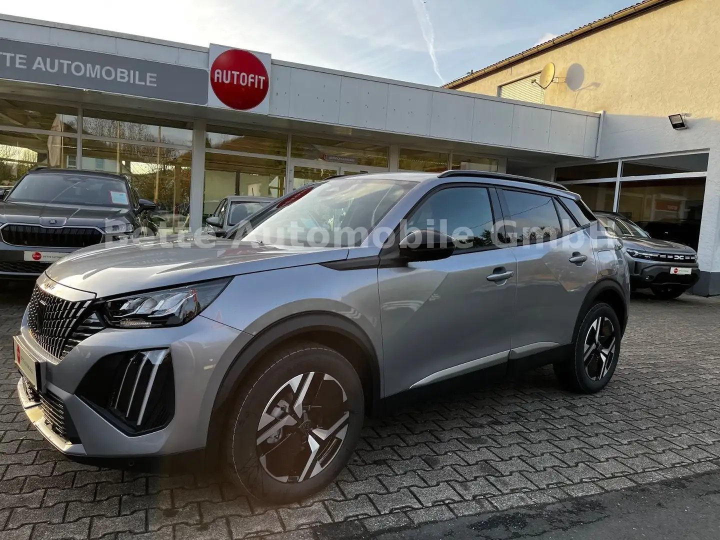 Peugeot 2008 PureTech 100 Allure Silber - 1