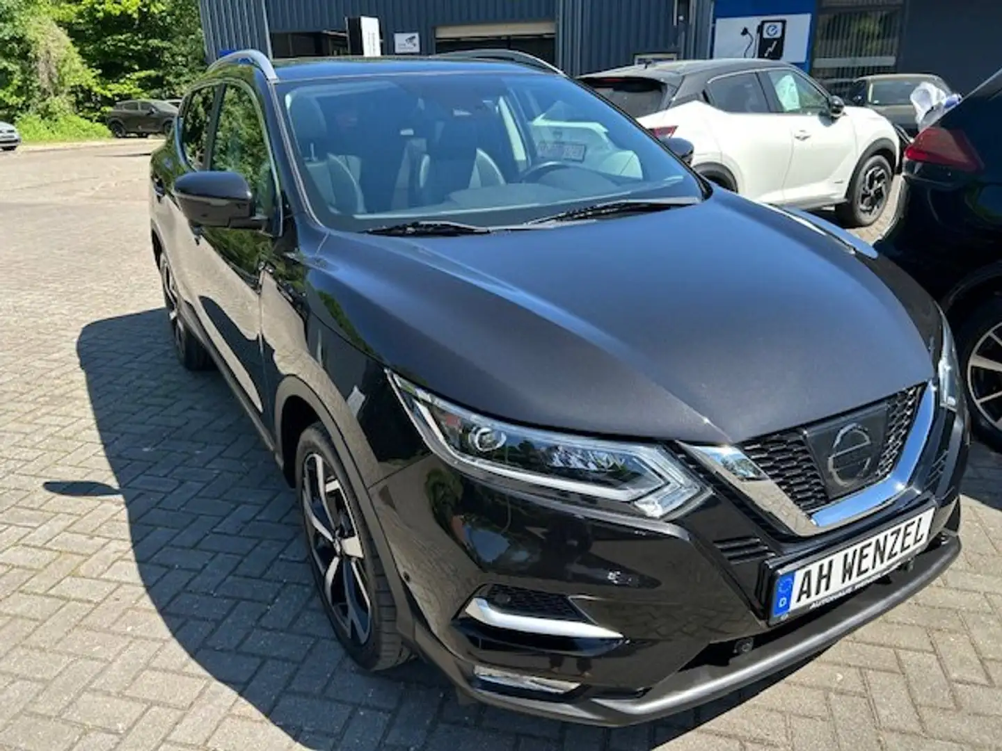 Nissan Qashqai 1.6 DIG-T TEKNA, LED, PGD, Navi Noir - 2