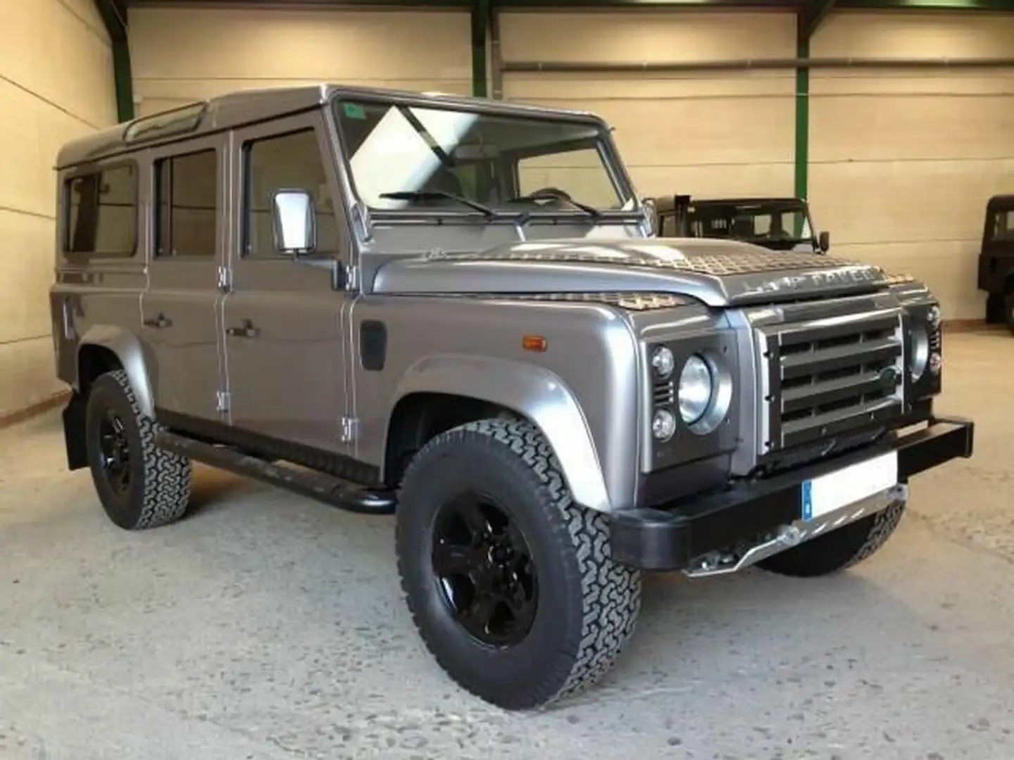 Land Rover Defender 110 SW E Szary - 2