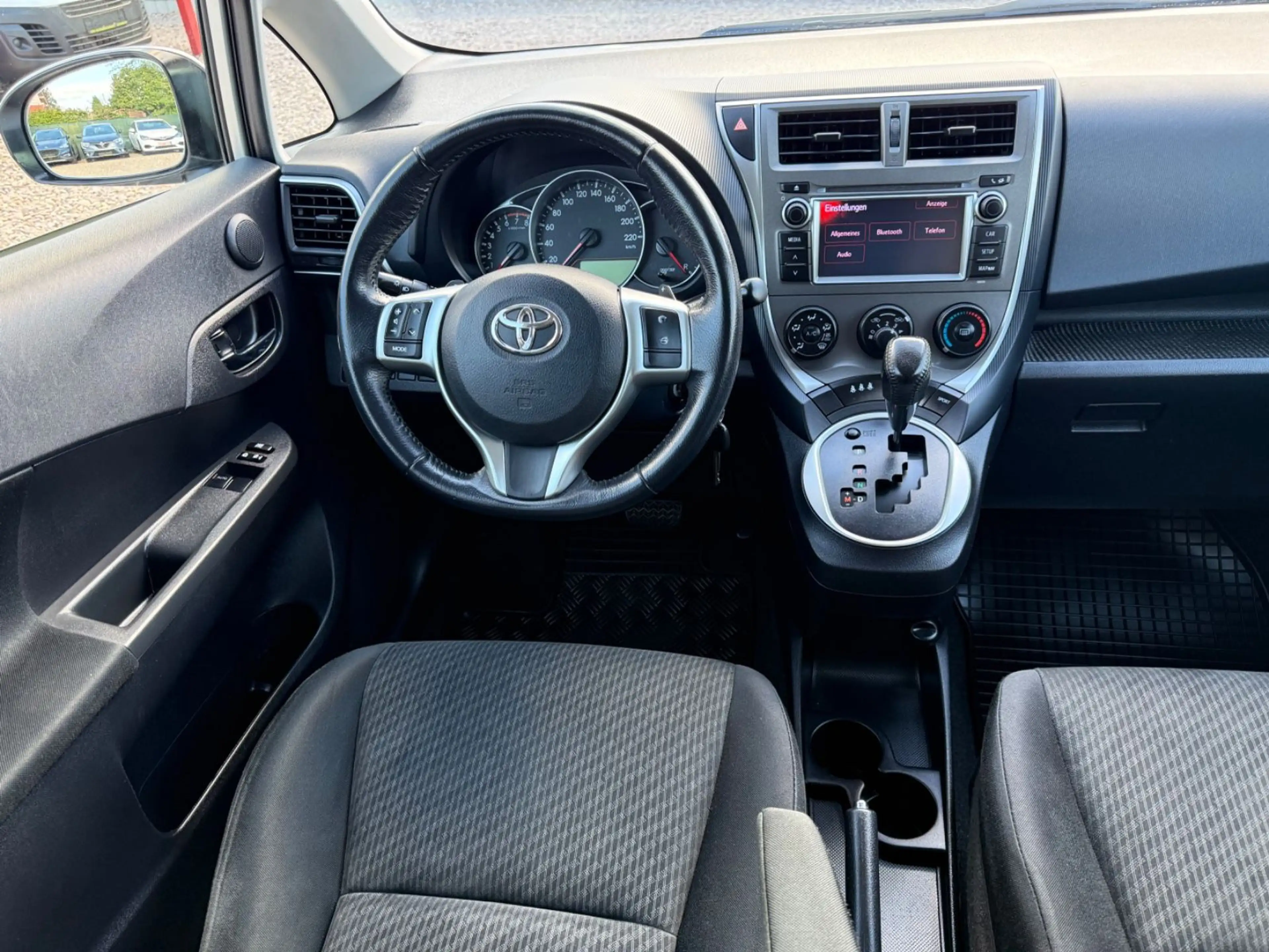 Toyota Verso-S Life Inspektion neu HU Neu Kamera — photo 12