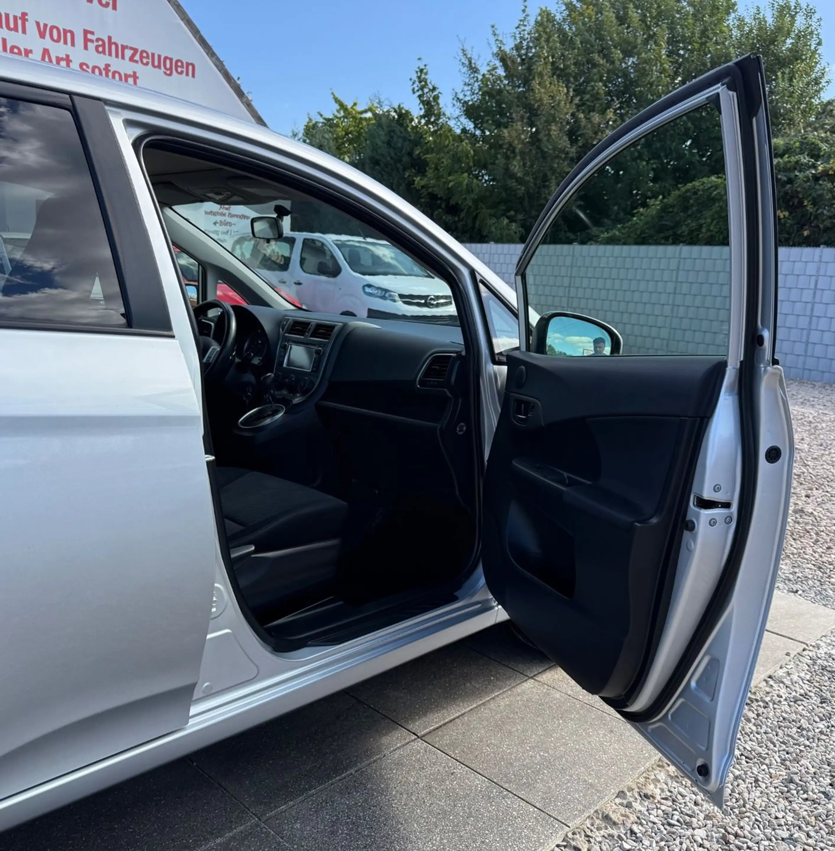 Toyota Verso-S Life Inspektion neu HU Neu Kamera — photo 11
