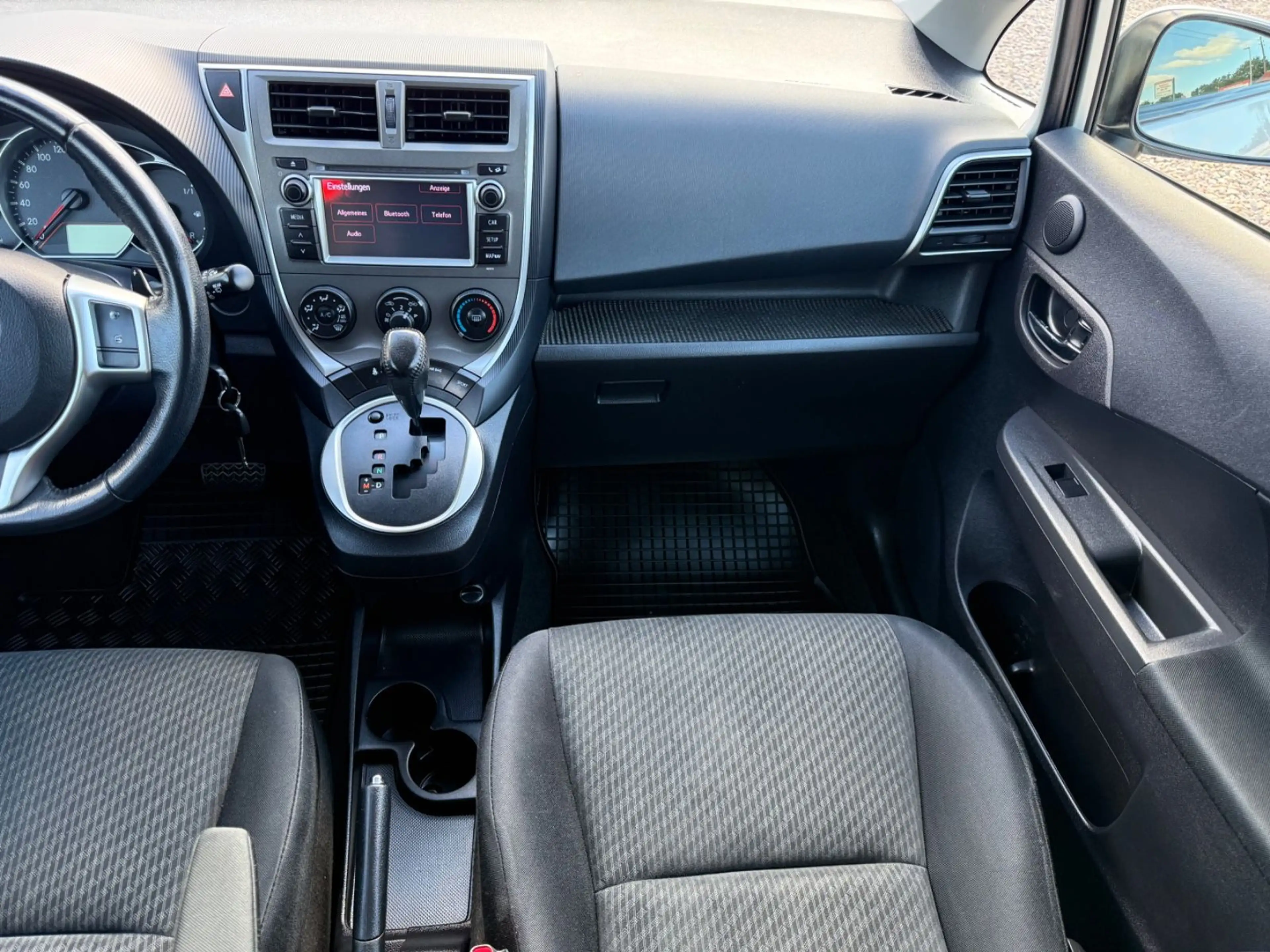 Toyota Verso-S Life Inspektion neu HU Neu Kamera — photo 14