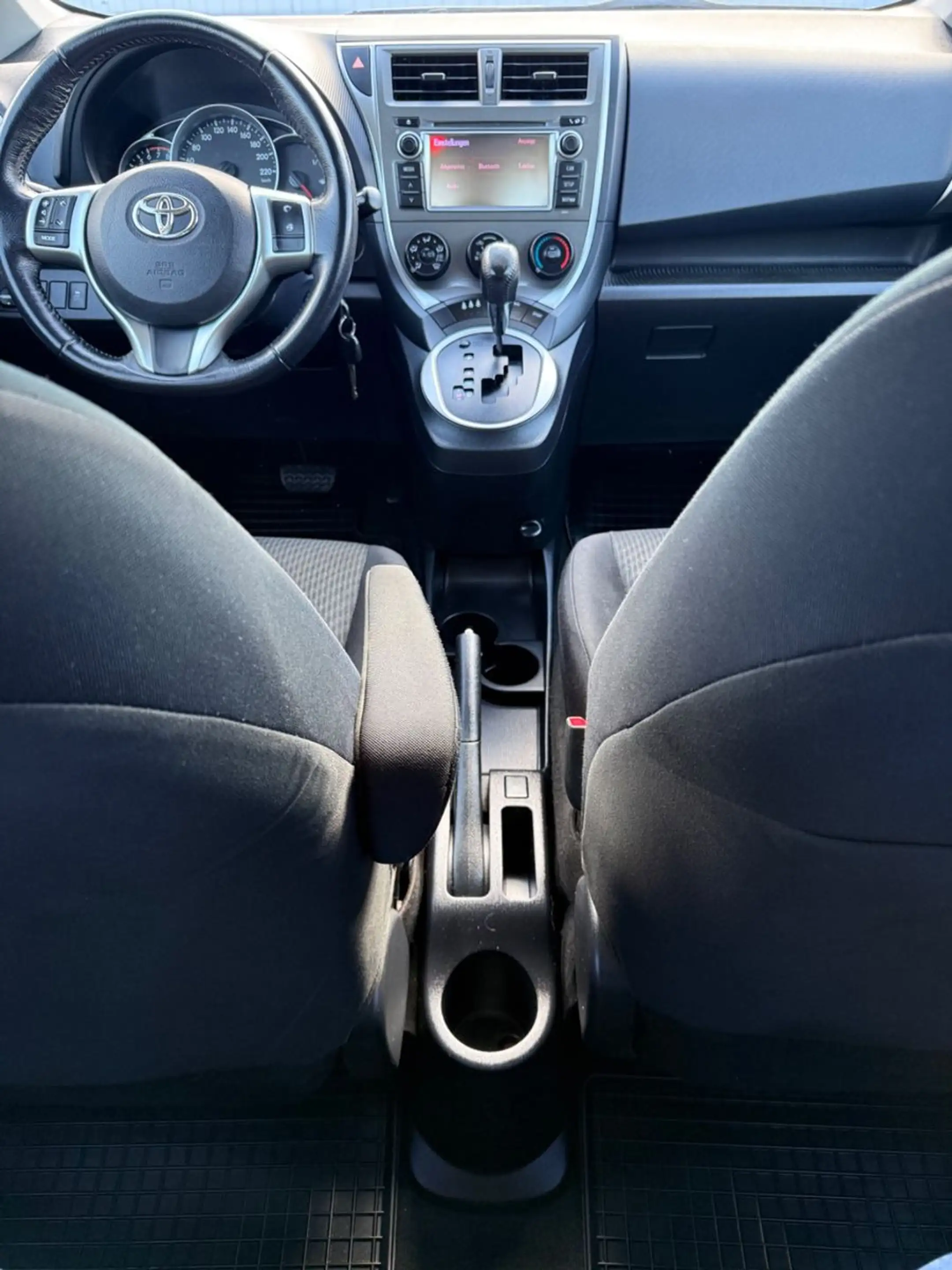 Toyota Verso-S Life Inspektion neu HU Neu Kamera — photo 13