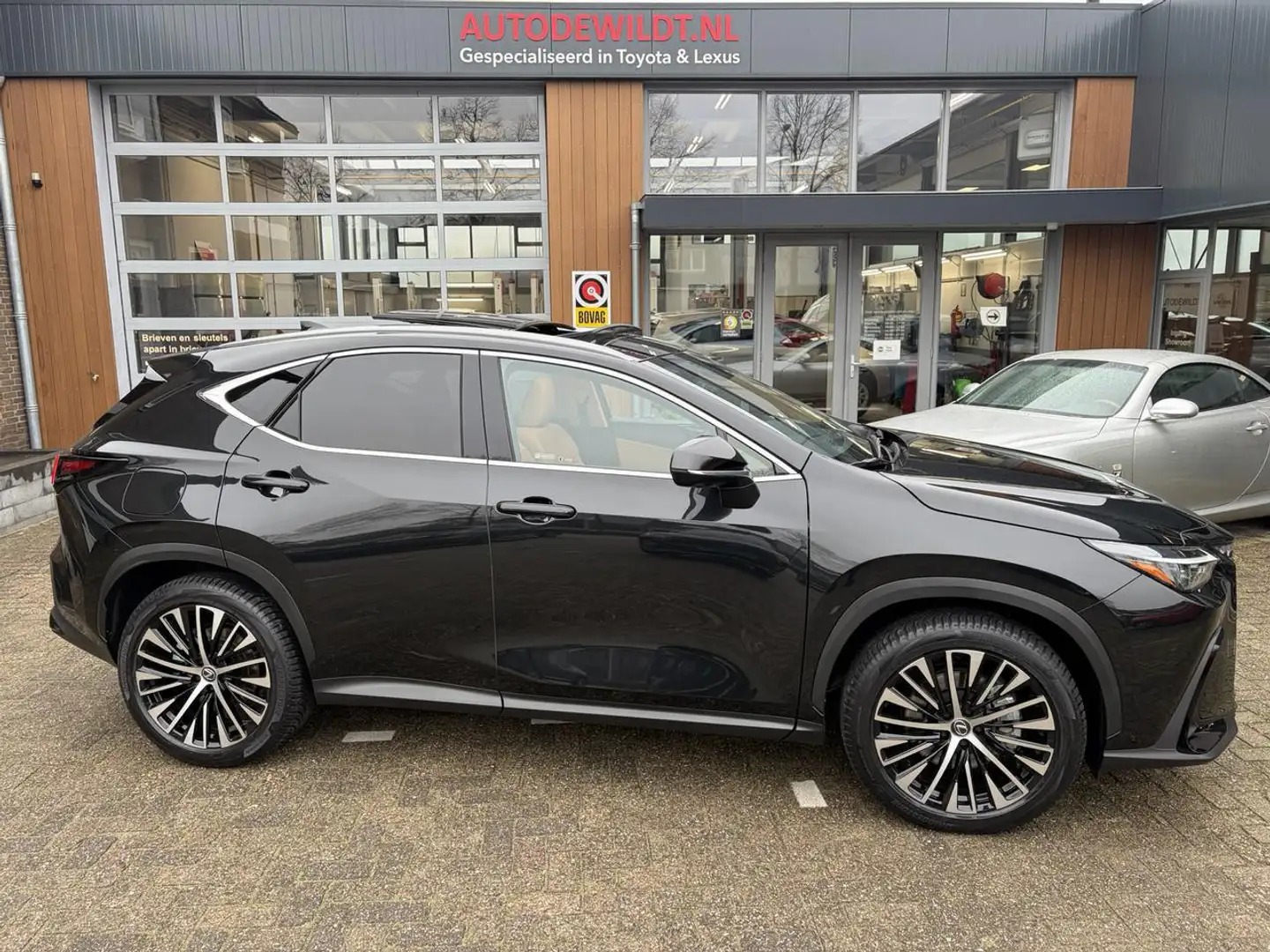 Lexus NX 450h+ AWD Executive Line |PANO|LEER|20 INCH|HUD Schwarz - 1