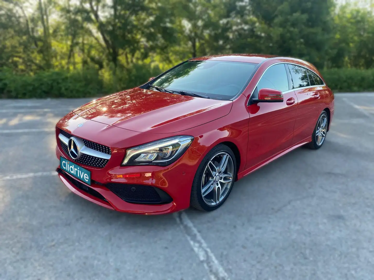 Mercedes-Benz CLA 220 Shooting Brake 220d 4Matic 7G-DCT Červená - 2