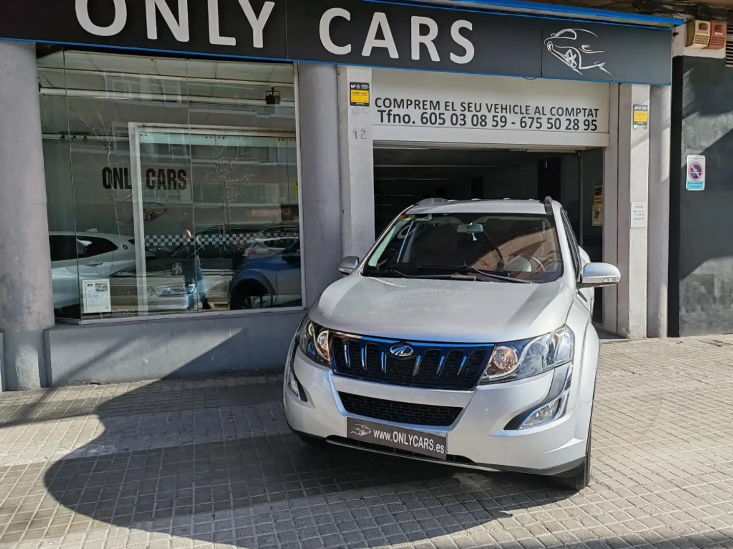 Mahindra XUV500 2.2D W8 FWD Zilver - 2