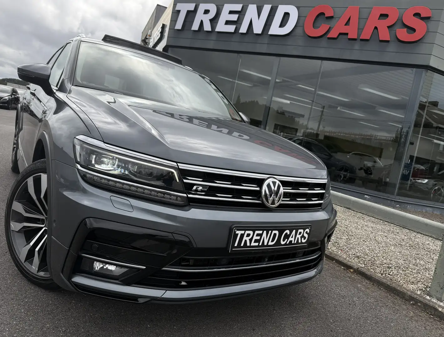 Volkswagen Tiguan 2.0 TDi DSG PLATINUM R-LINE CAM360 PANORA VIRTUAL Gris - 1