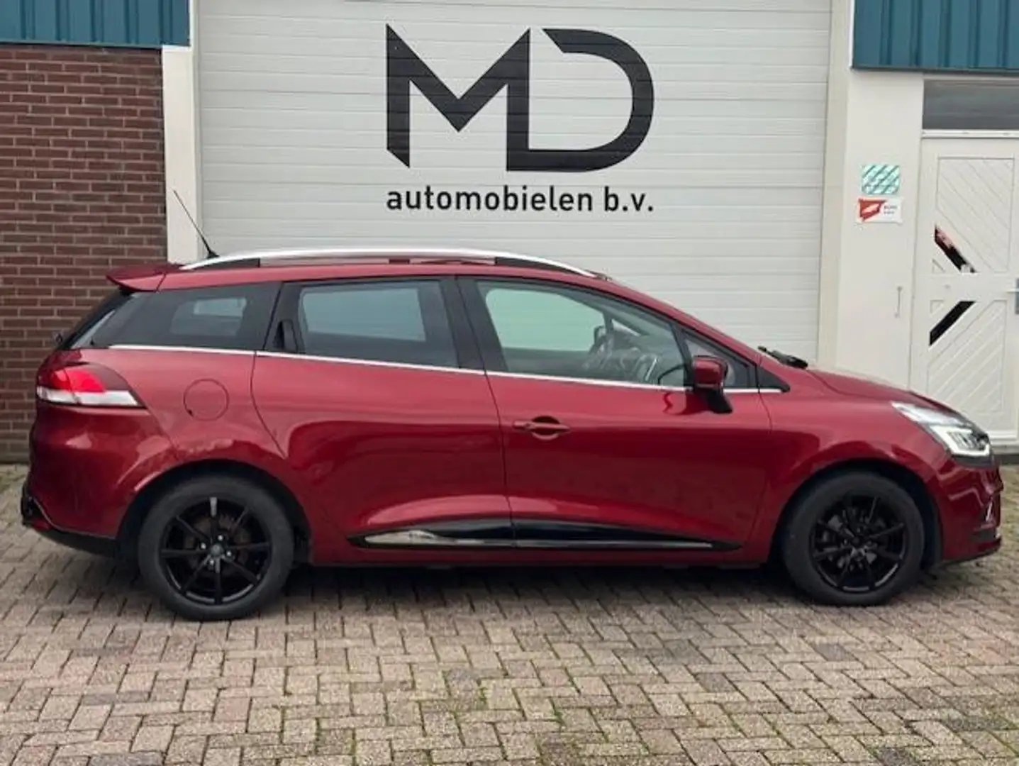 Renault Clio Estate 0.9 TCe Life - BOSE - Navi - Keyless-LED Rouge - 2