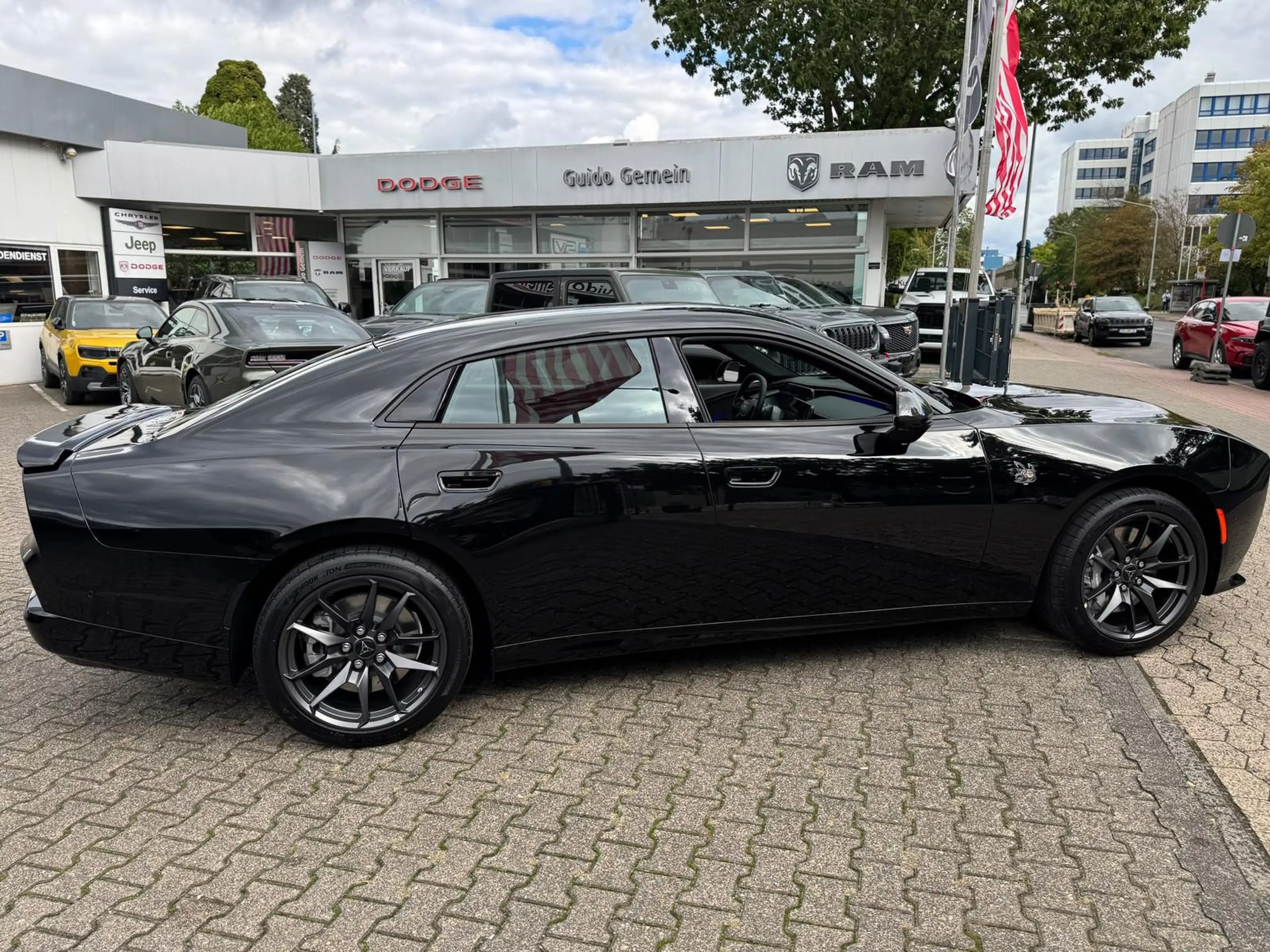 Dodge Charger Scat Pack AWD 2026 + Launch age — photo 4