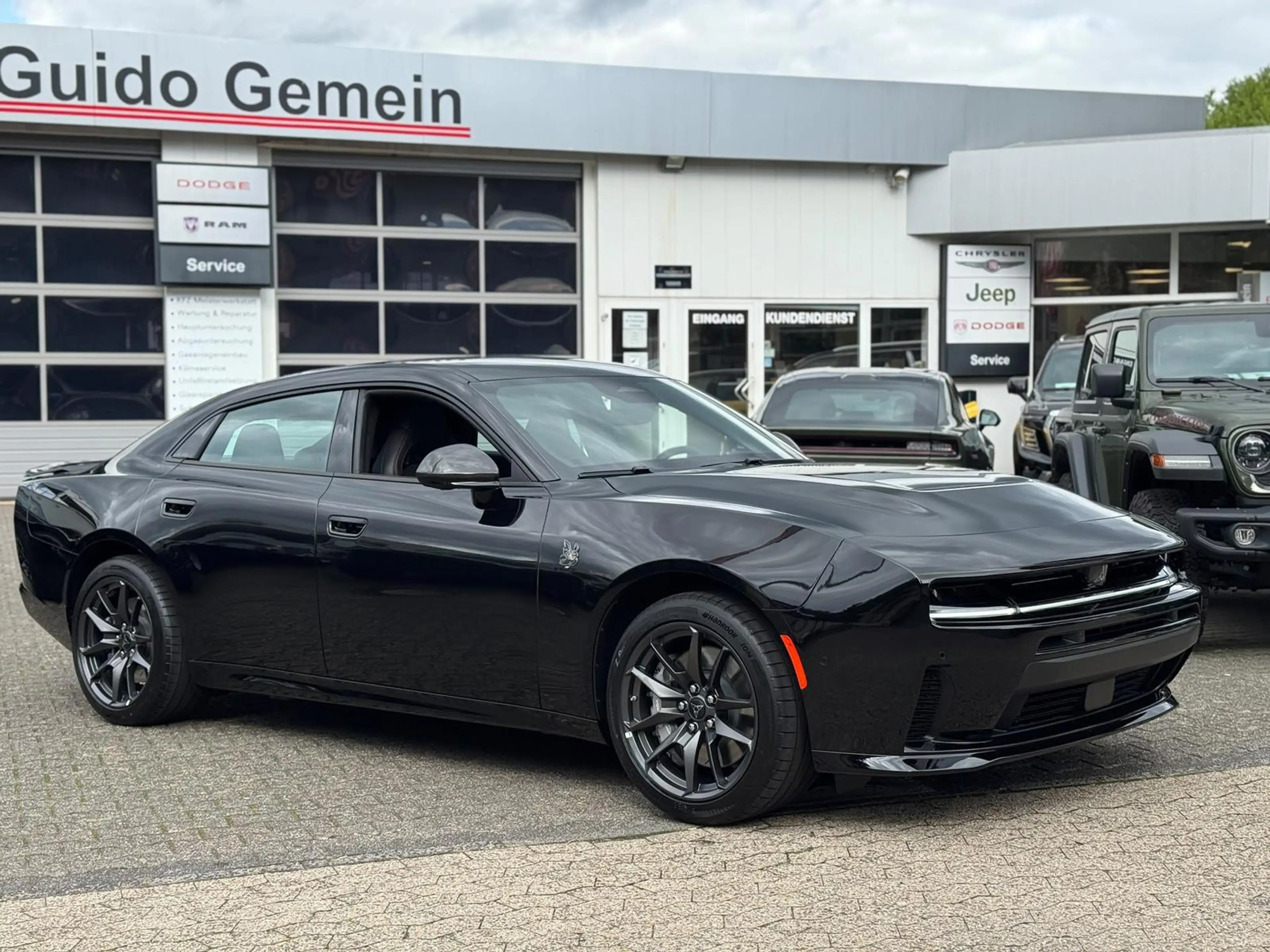 Dodge Charger Scat Pack AWD 2026 + Launch age — photo 2