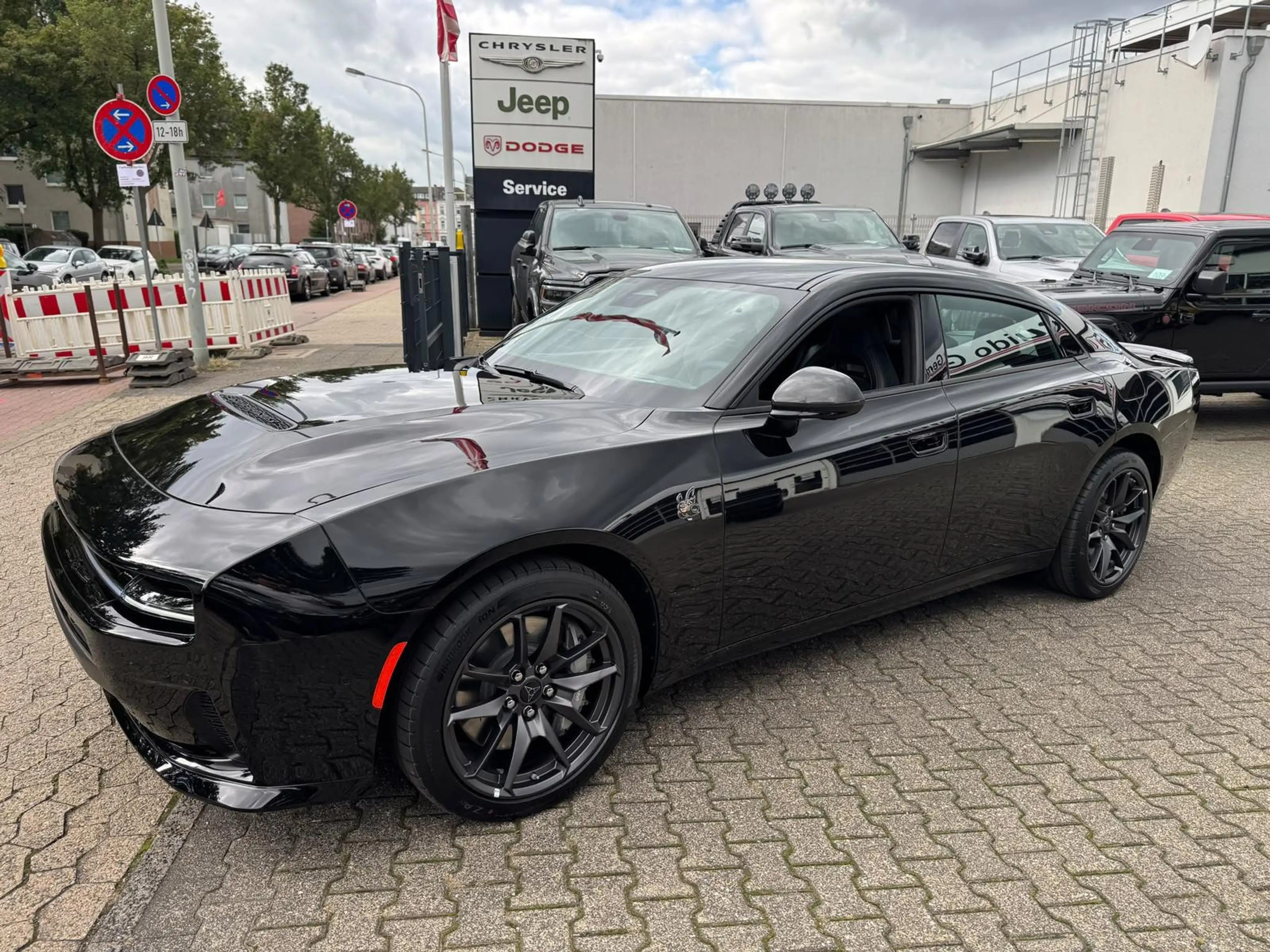 Dodge Charger Scat Pack AWD 2026 + Launch age — photo 11