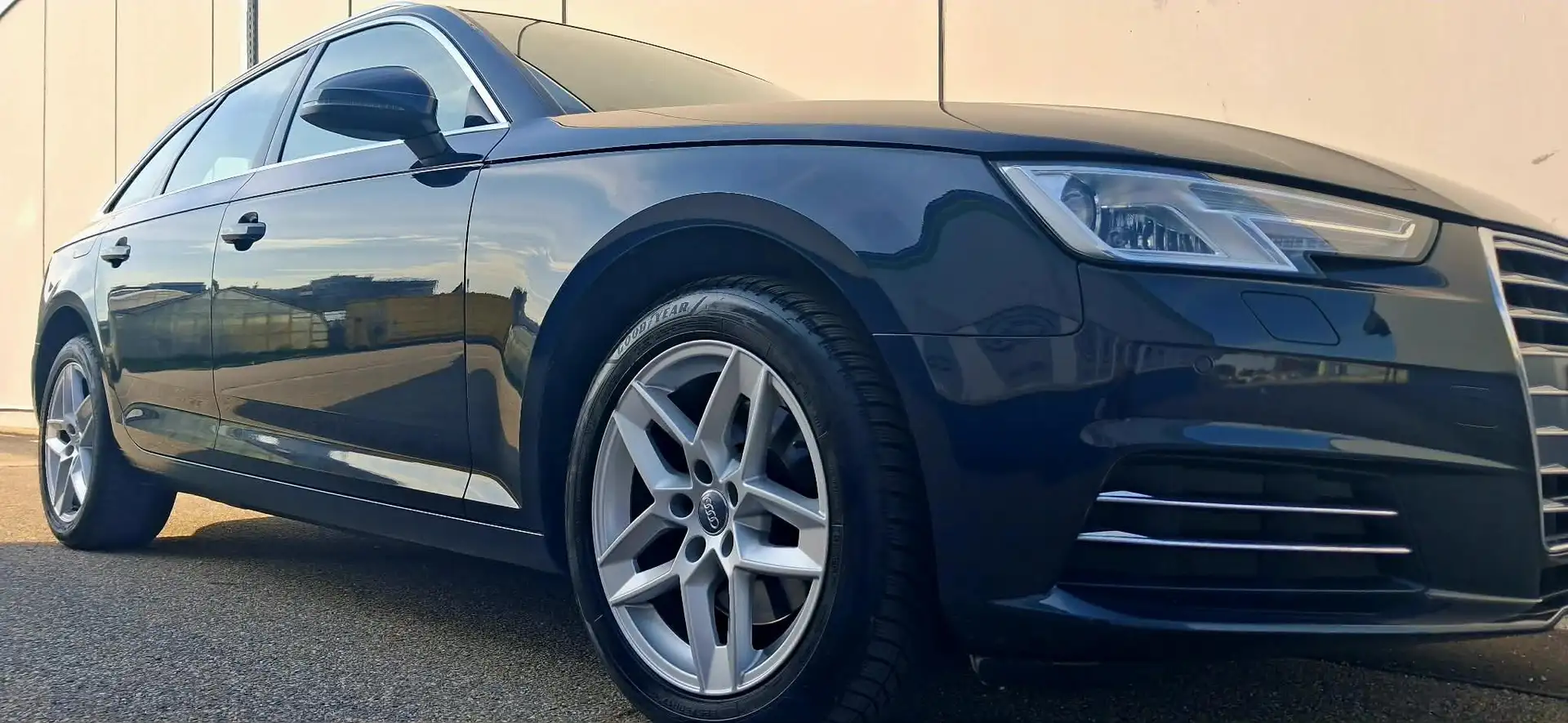 Audi A4 Avant 2,0 TDI Sport Blau - 2