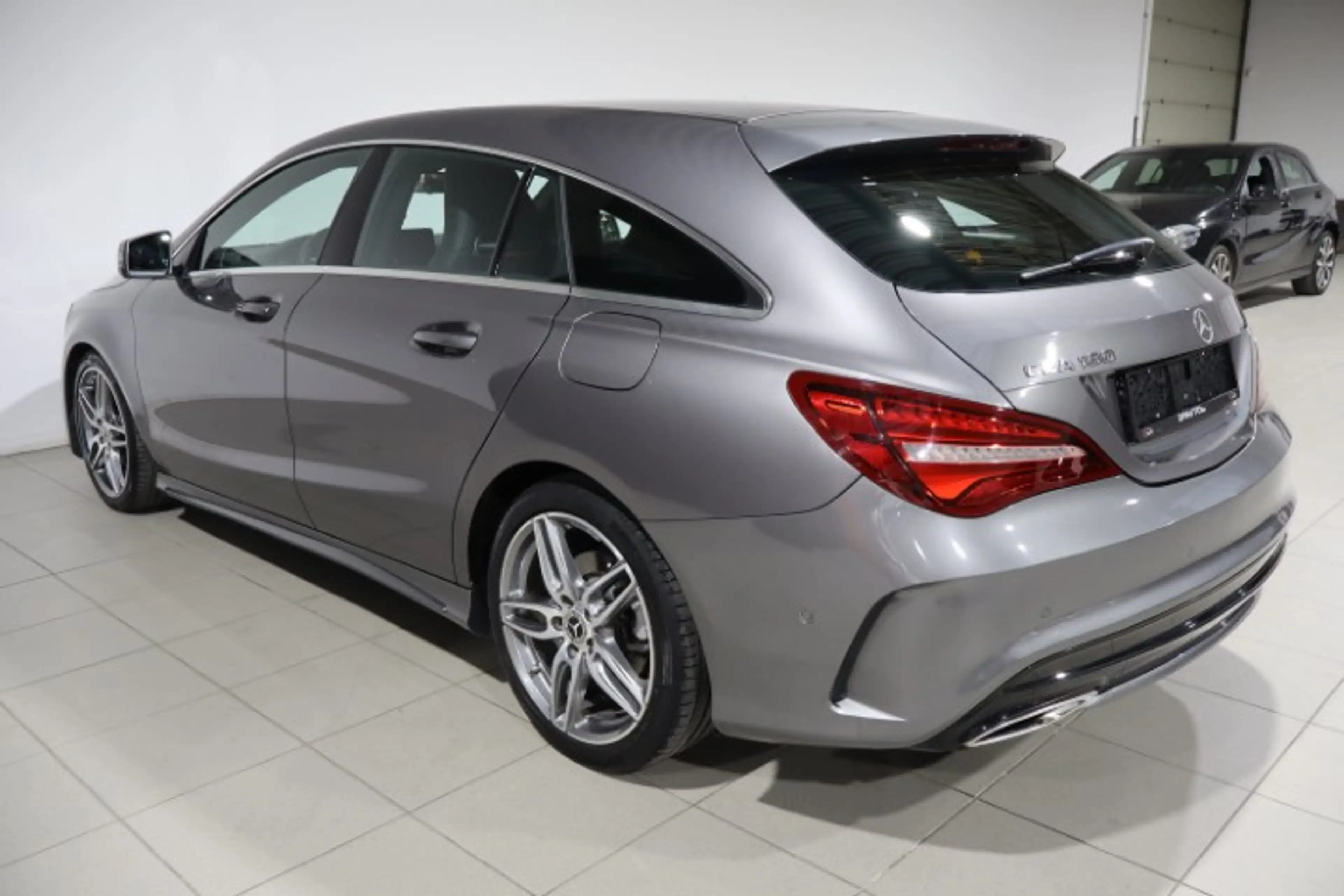 Mercedes-Benz CLA 180 CLA 180 AMG Pack — photo 8