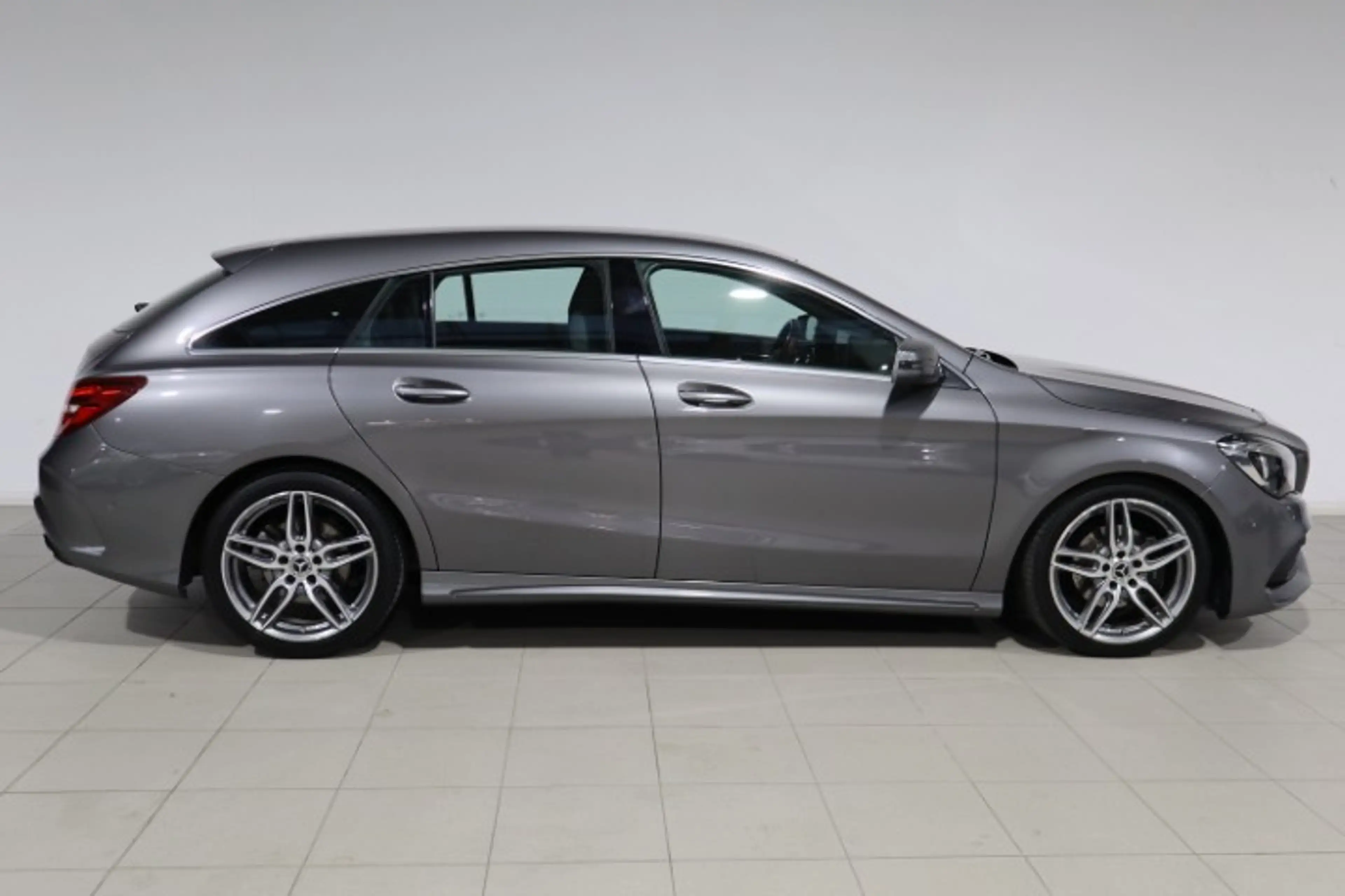 Mercedes-Benz CLA 180 CLA 180 AMG Pack — photo 4