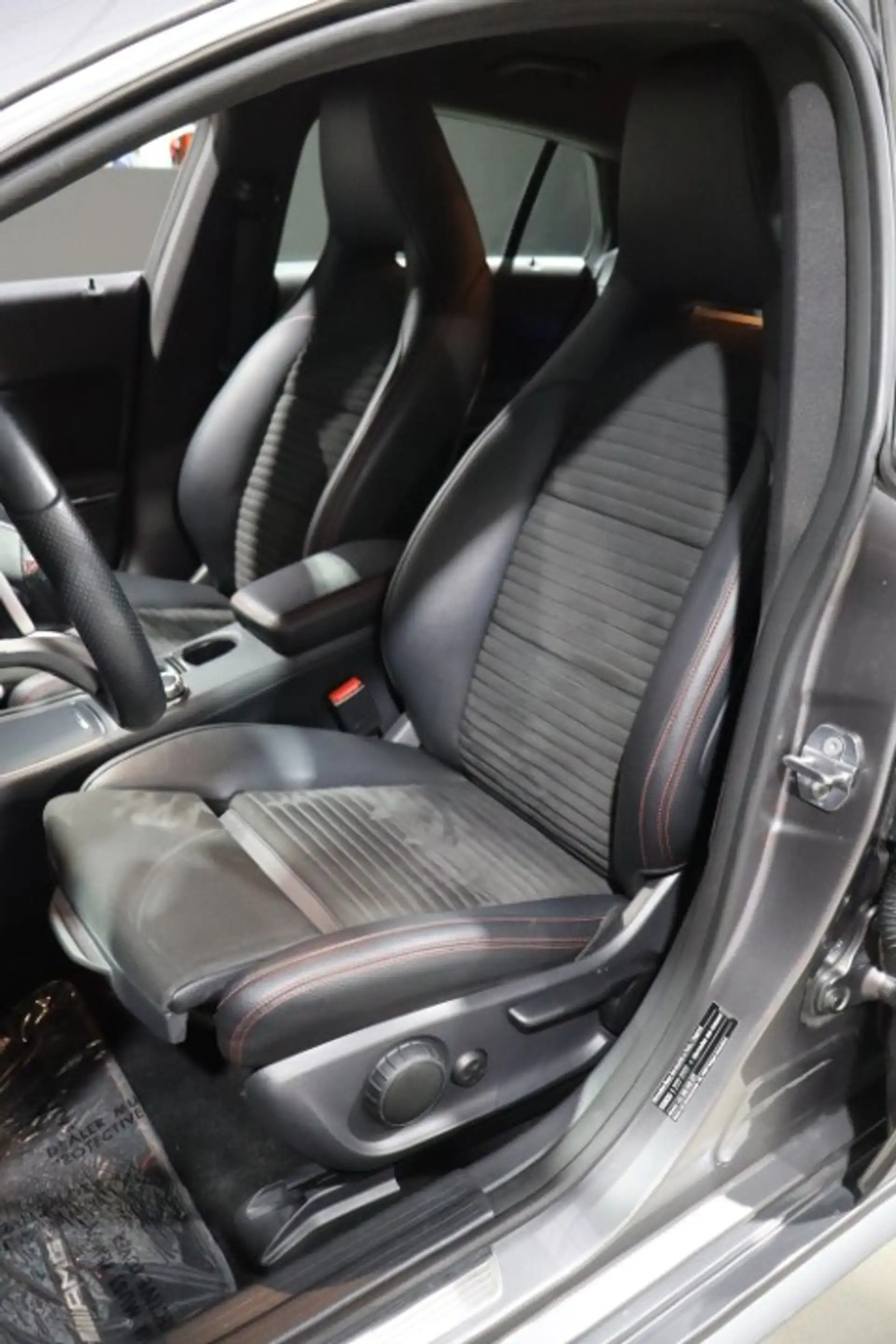 Mercedes-Benz CLA 180 CLA 180 AMG Pack — photo 13