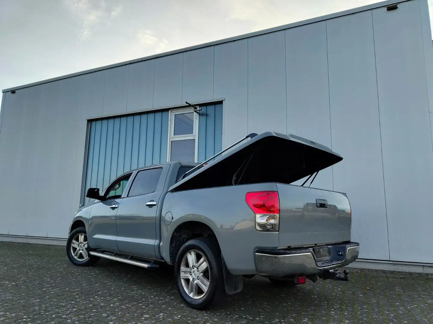 Toyota Land Cruiser - - TOYOTA TUNDRA 5.7 V8 4X4 LPG-G3 Grau - 2