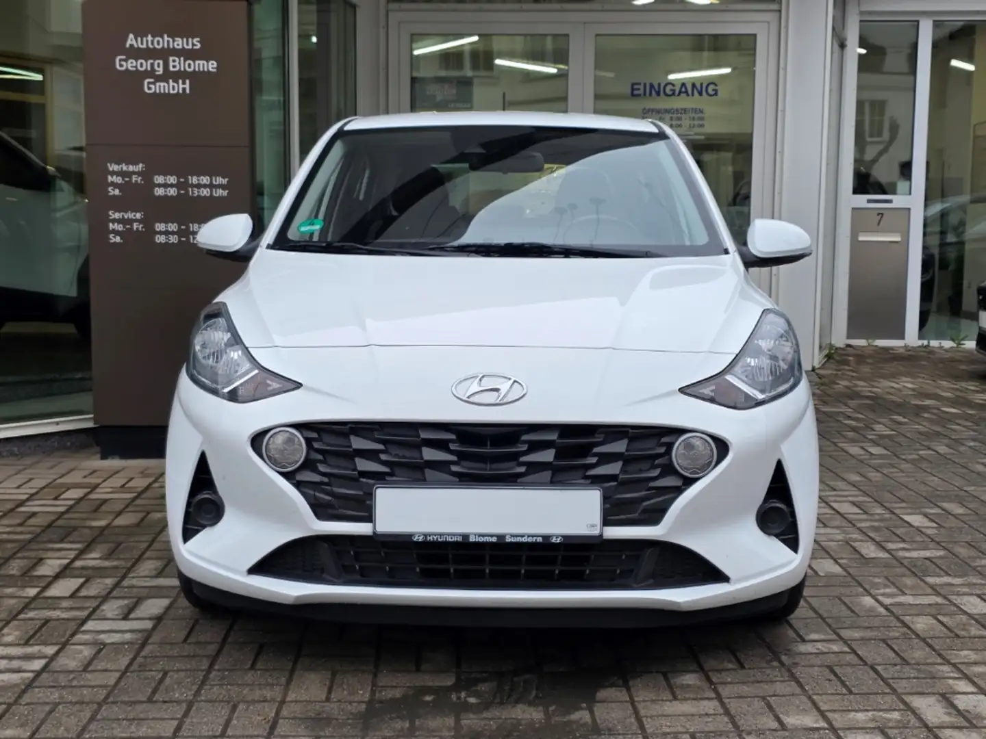 Hyundai i10 1.2 M/T TREND, Navi, Komfort-Paket, 16'' LM, AHK, Blanco - 2