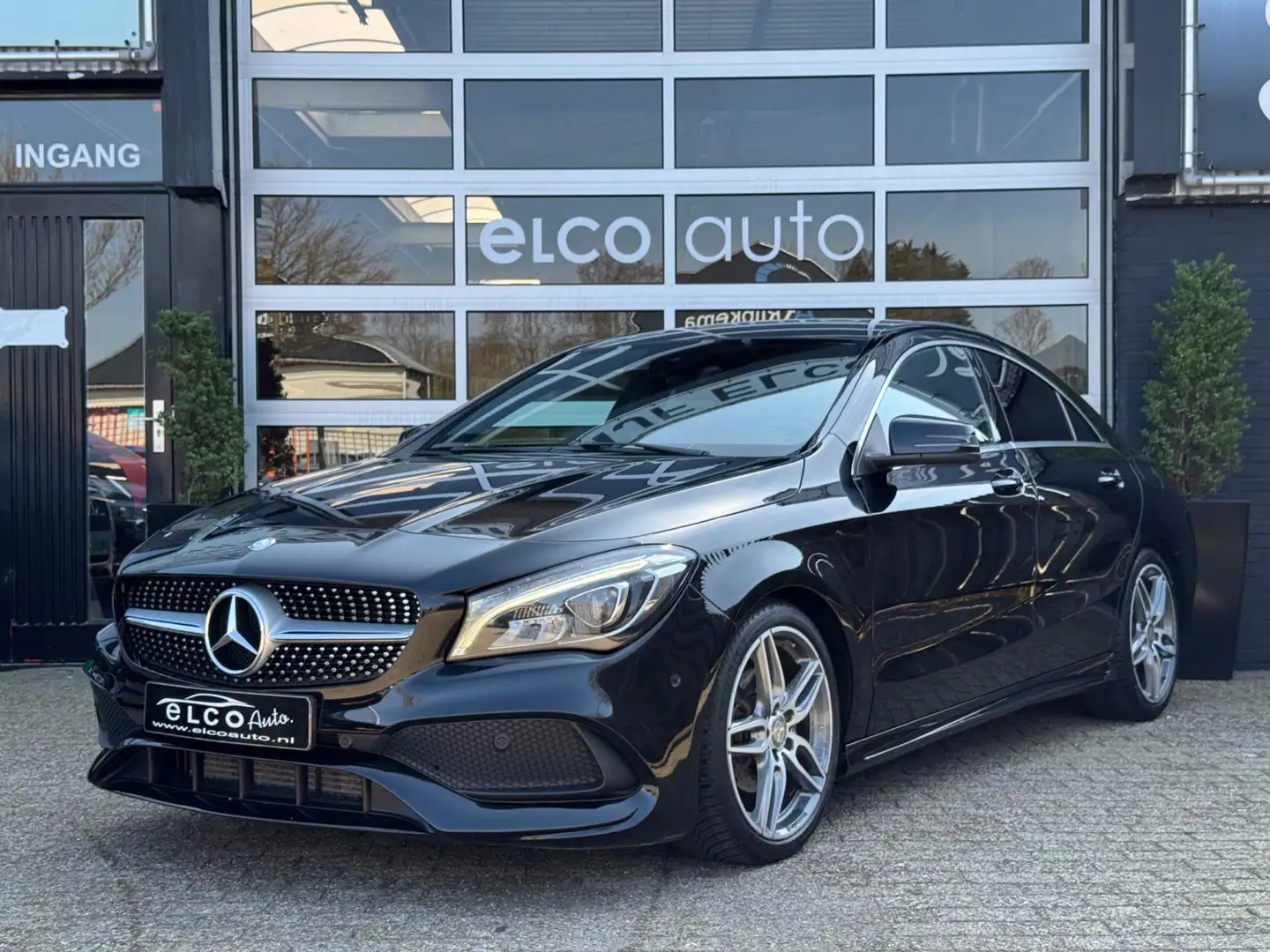 Mercedes-Benz CLA 200 Prestige AMG Černá - 1