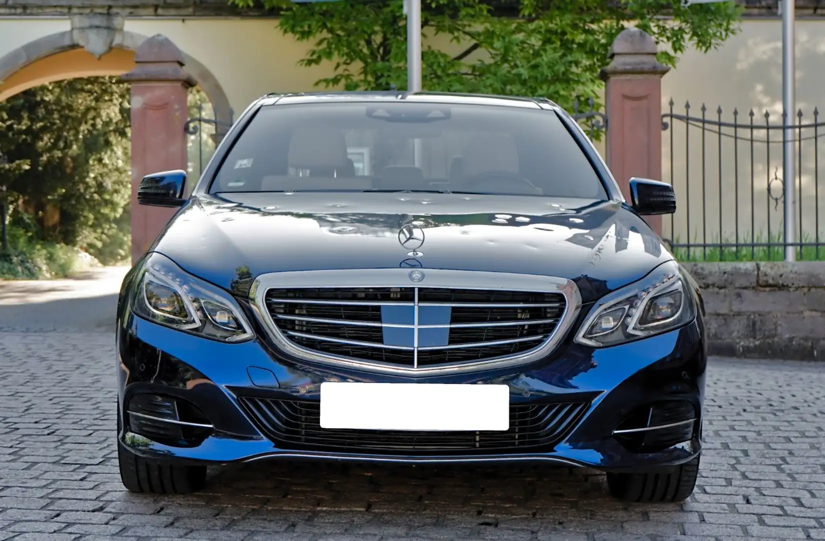 Mercedes-Benz E 300 CGI BlueEfficiency 4Matic *1.Hand,Automati plava - 2