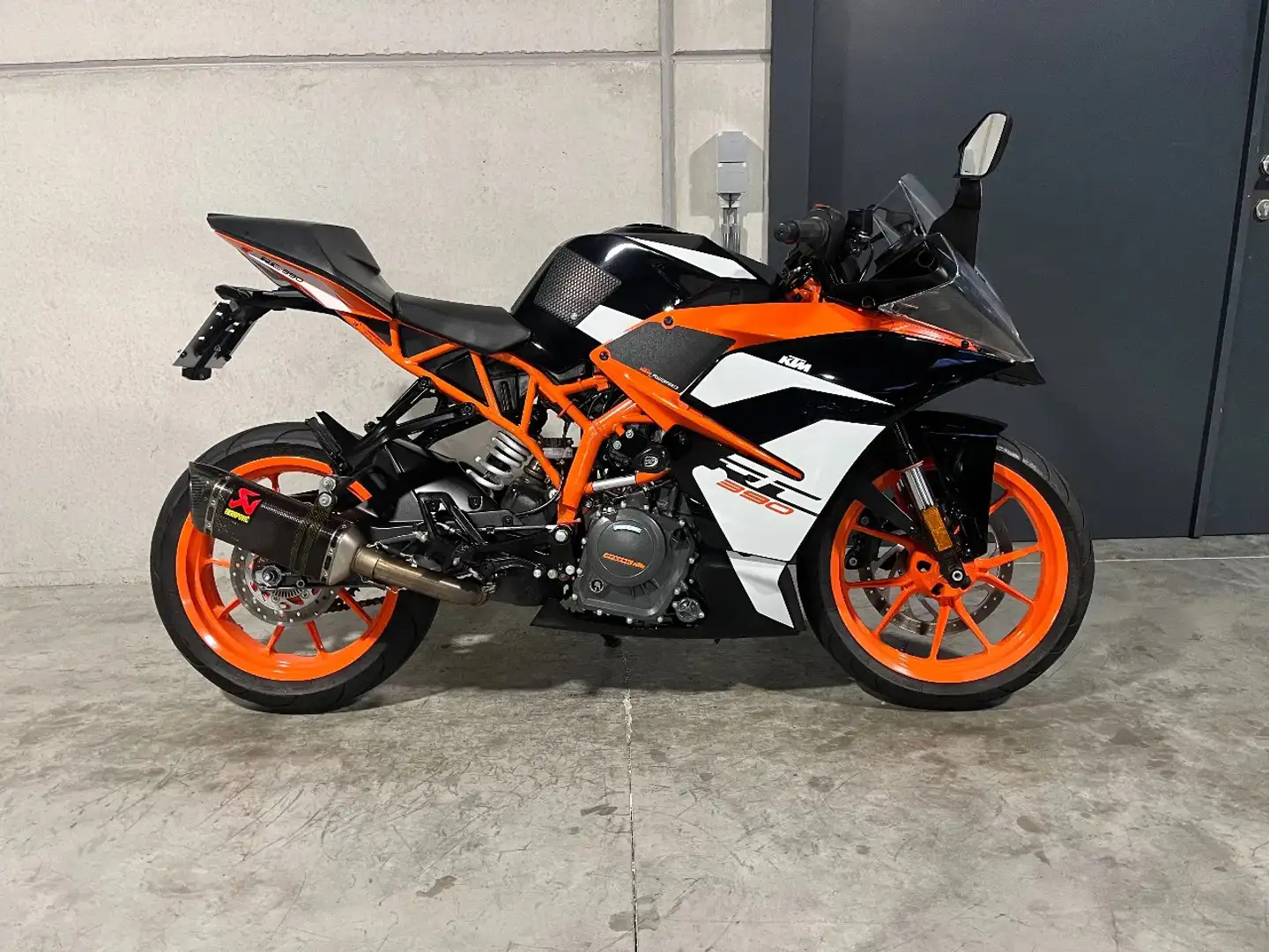 KTM RC 390 met Akrapovic (ook voor A2) - 2