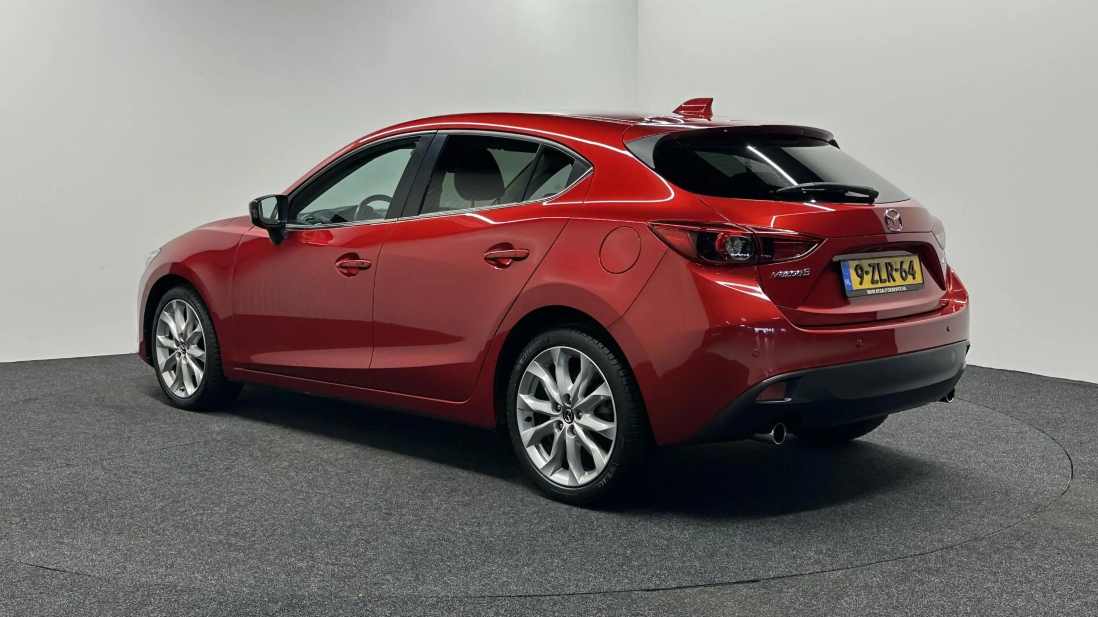 Mazda 3 2.0 GT-M LEER NAVI CARPLAY ECC CRUISE LM 102000KM — photo 4