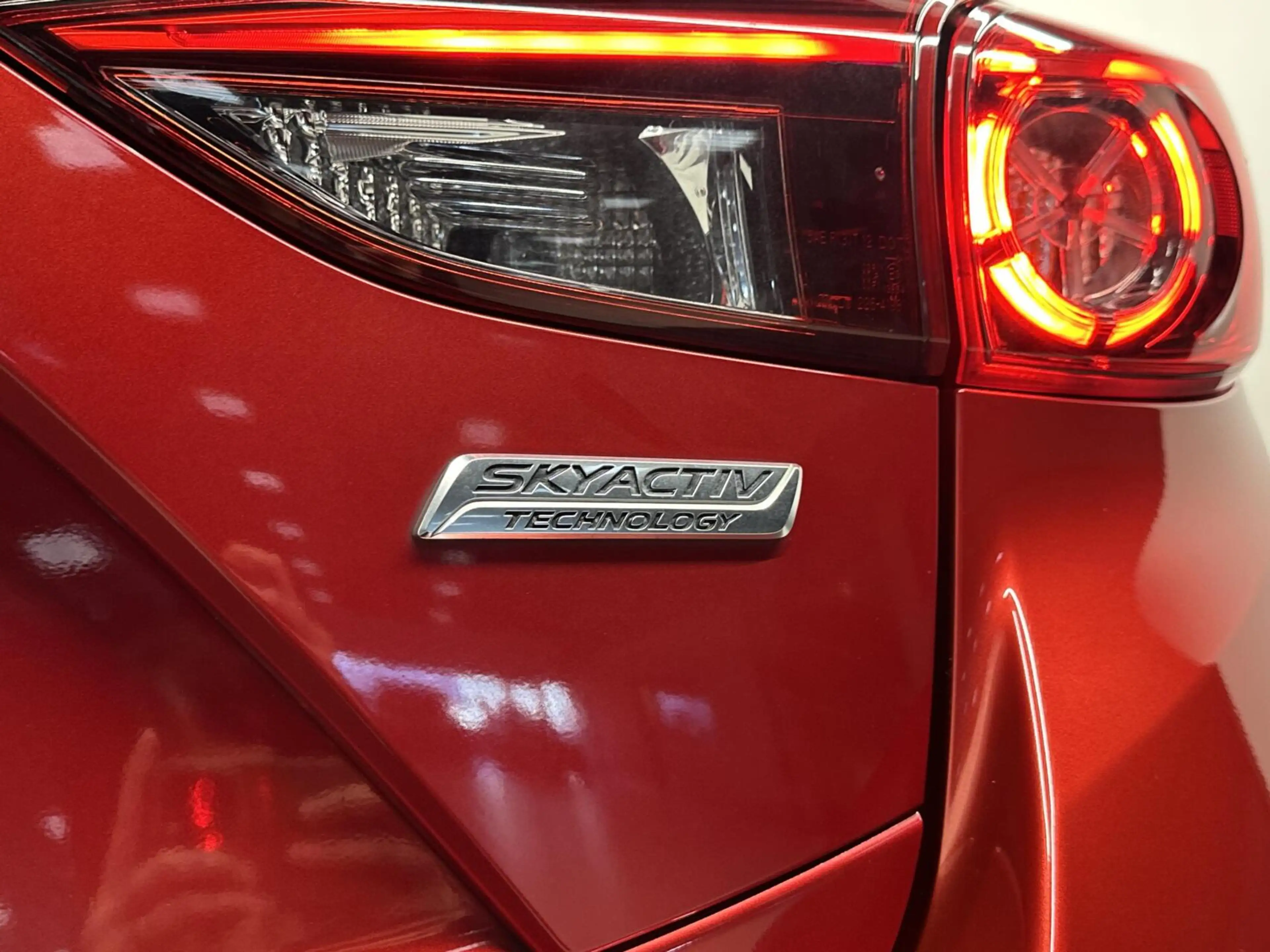 Mazda 3 2.0 GT-M LEER NAVI CARPLAY ECC CRUISE LM 102000KM — photo 12