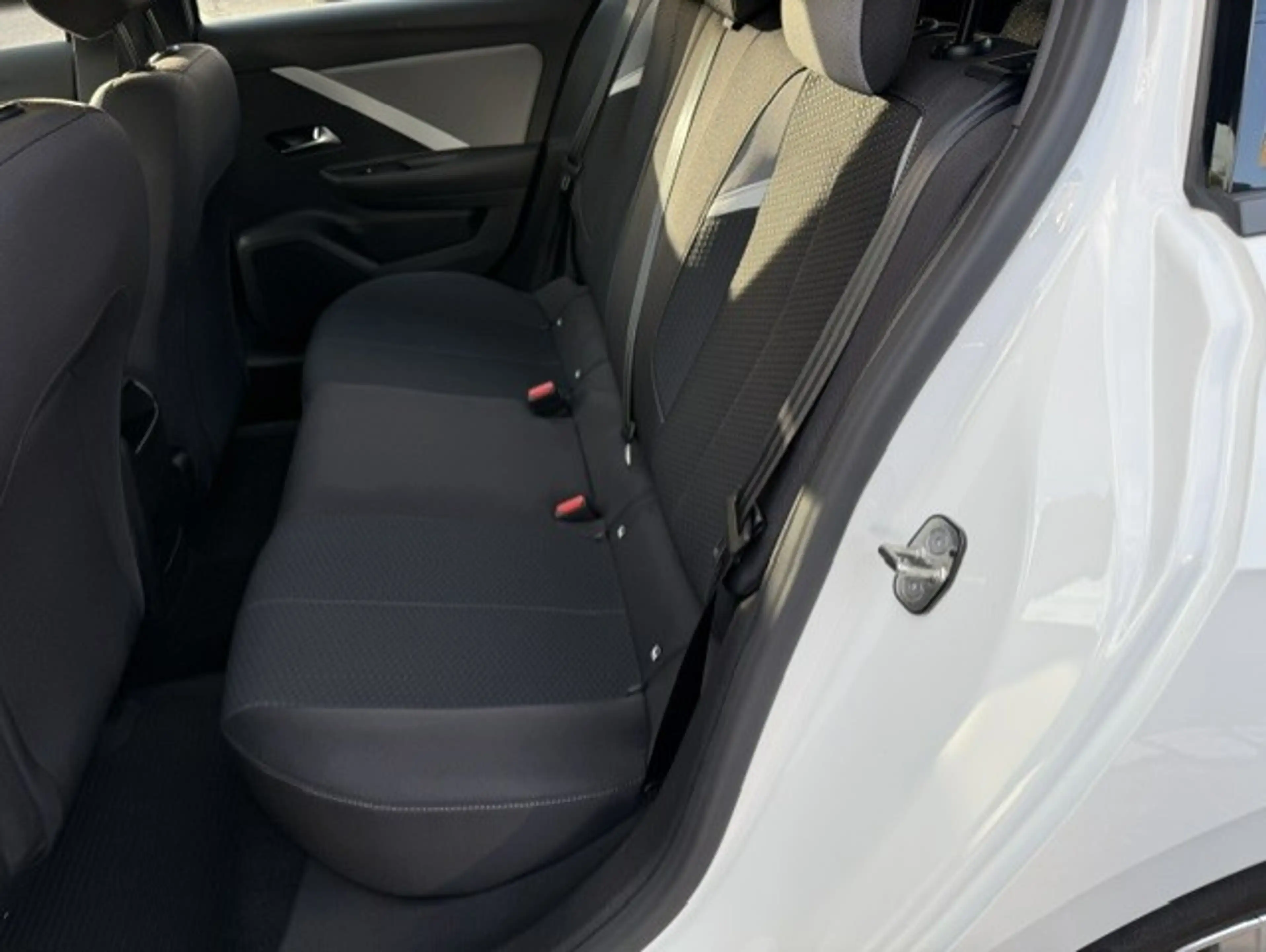 Opel Astra Astra 1.2 Turbo Edition S/S — photo 7